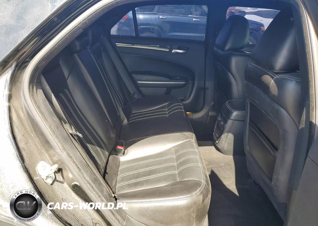 2021 Chrysler 300 S VIN:2C3CCABG4MH532975 - 10
