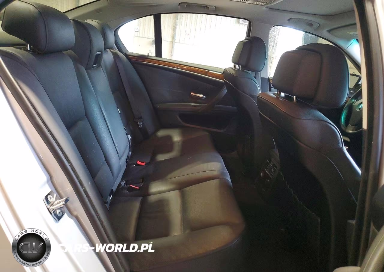 BMW 528XI VIN:WBANV13548CZ54021 - 10