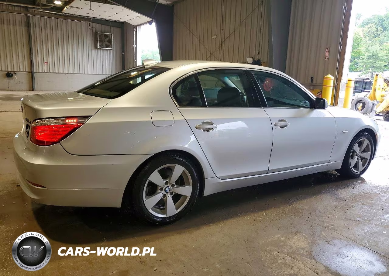 BMW 528XI VIN:WBANV13548CZ54021 - 3