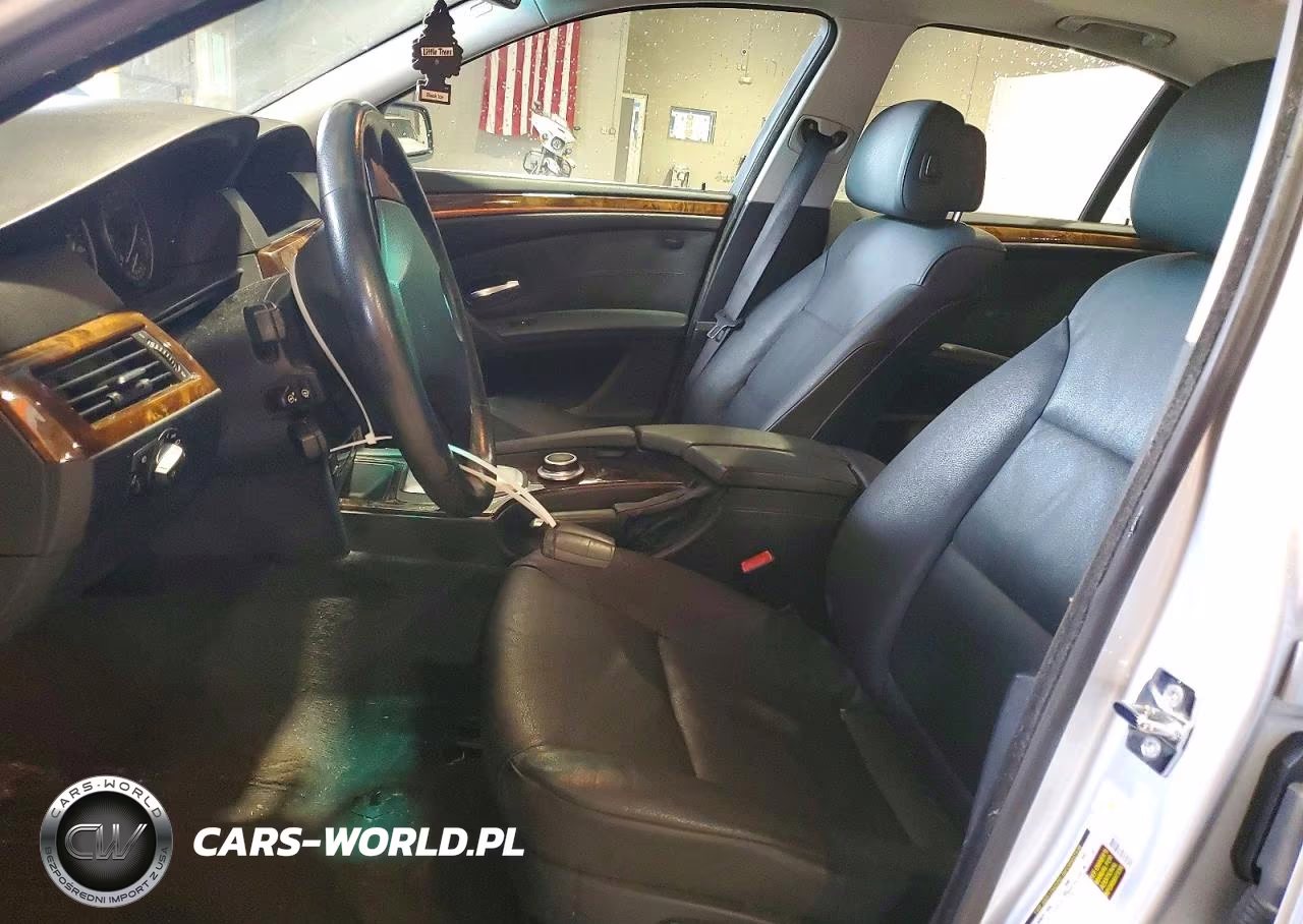 BMW 528XI VIN:WBANV13548CZ54021 - 7