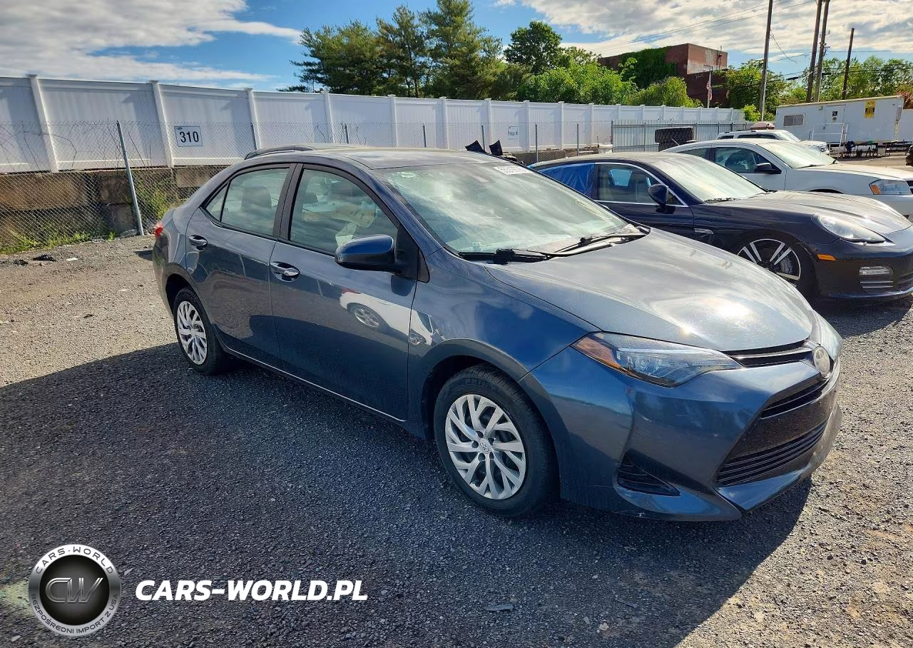 2018 Toyota Corolla Le VIN:2T1BURHE9JC996651 - 4