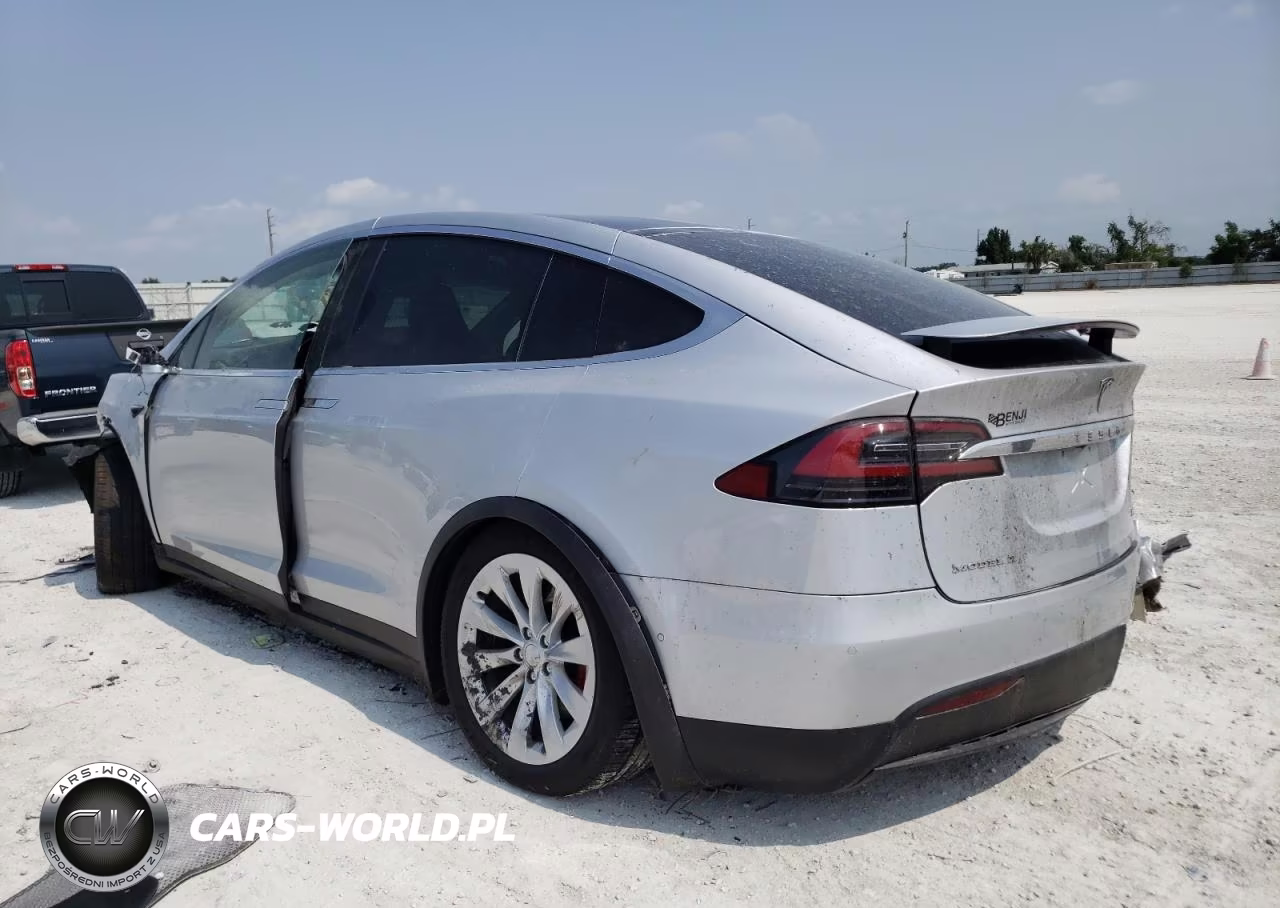 2018 Tesla Model X VIN:5YJXCDE47JF085866 - 2