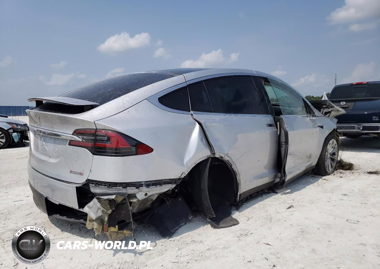2018 Tesla Model X VIN:5YJXCDE47JF085866 - 3