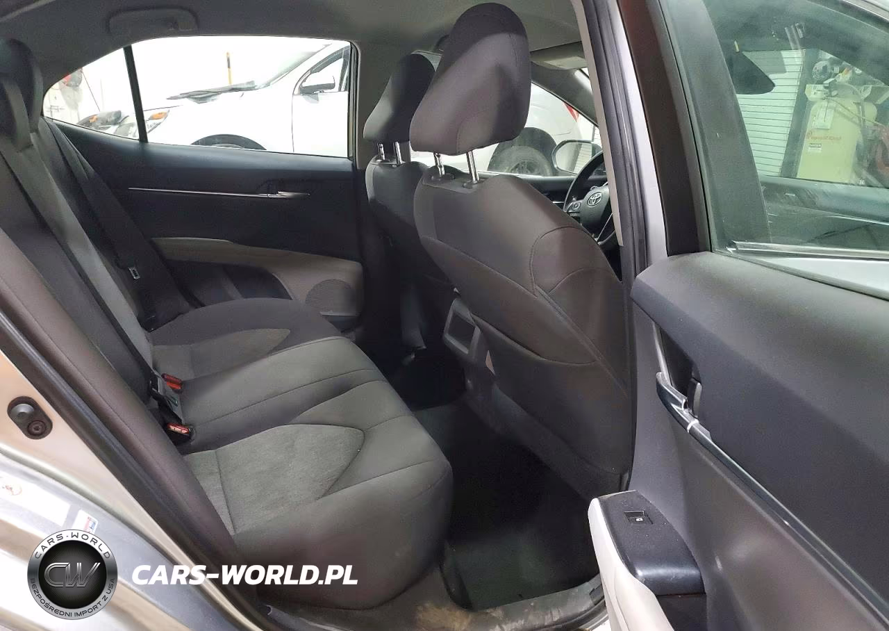 2018 Toyota Camry L VIN:4T1B11HK9JU549056 - 10