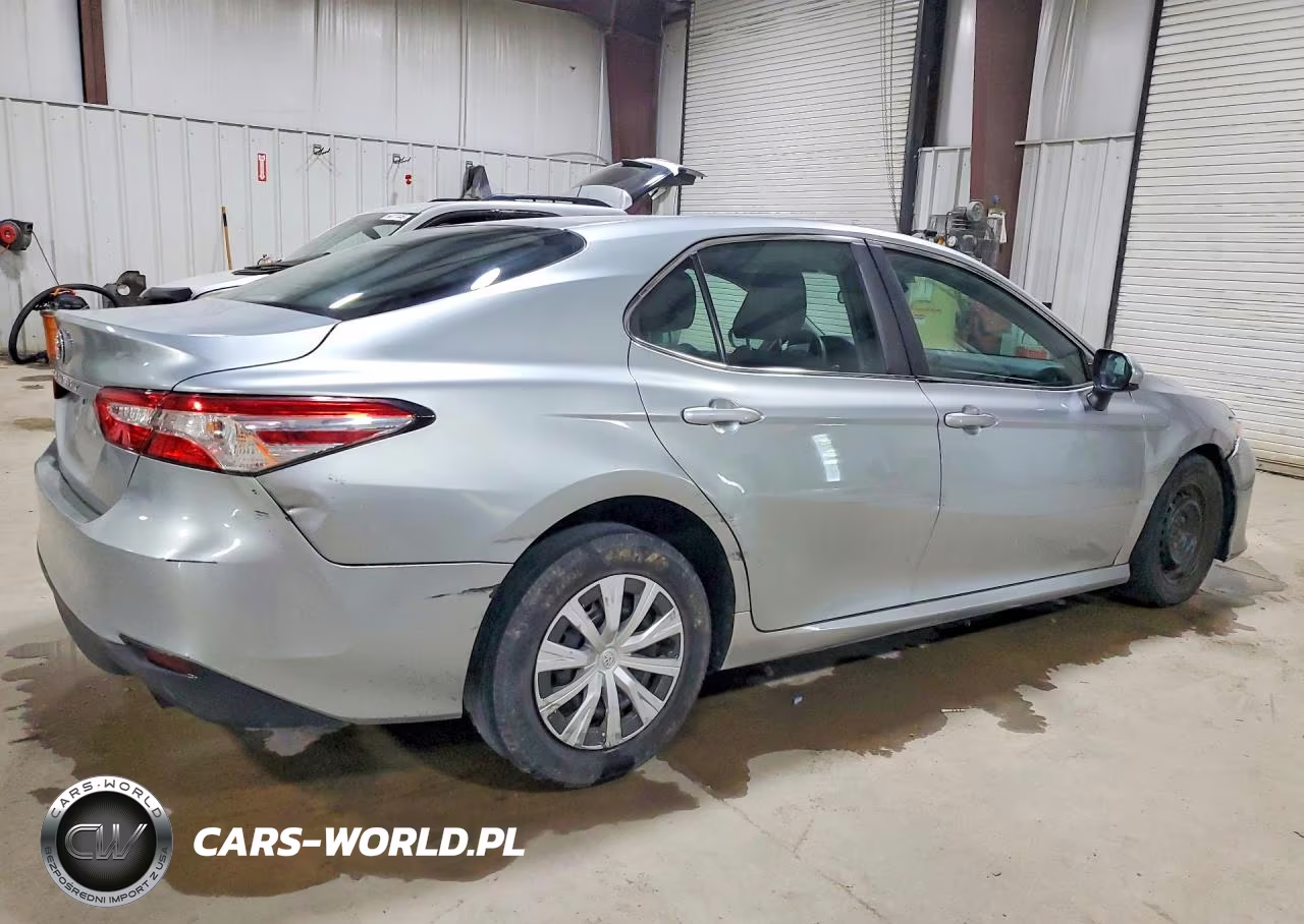 2018 Toyota Camry L VIN:4T1B11HK9JU549056 - 3