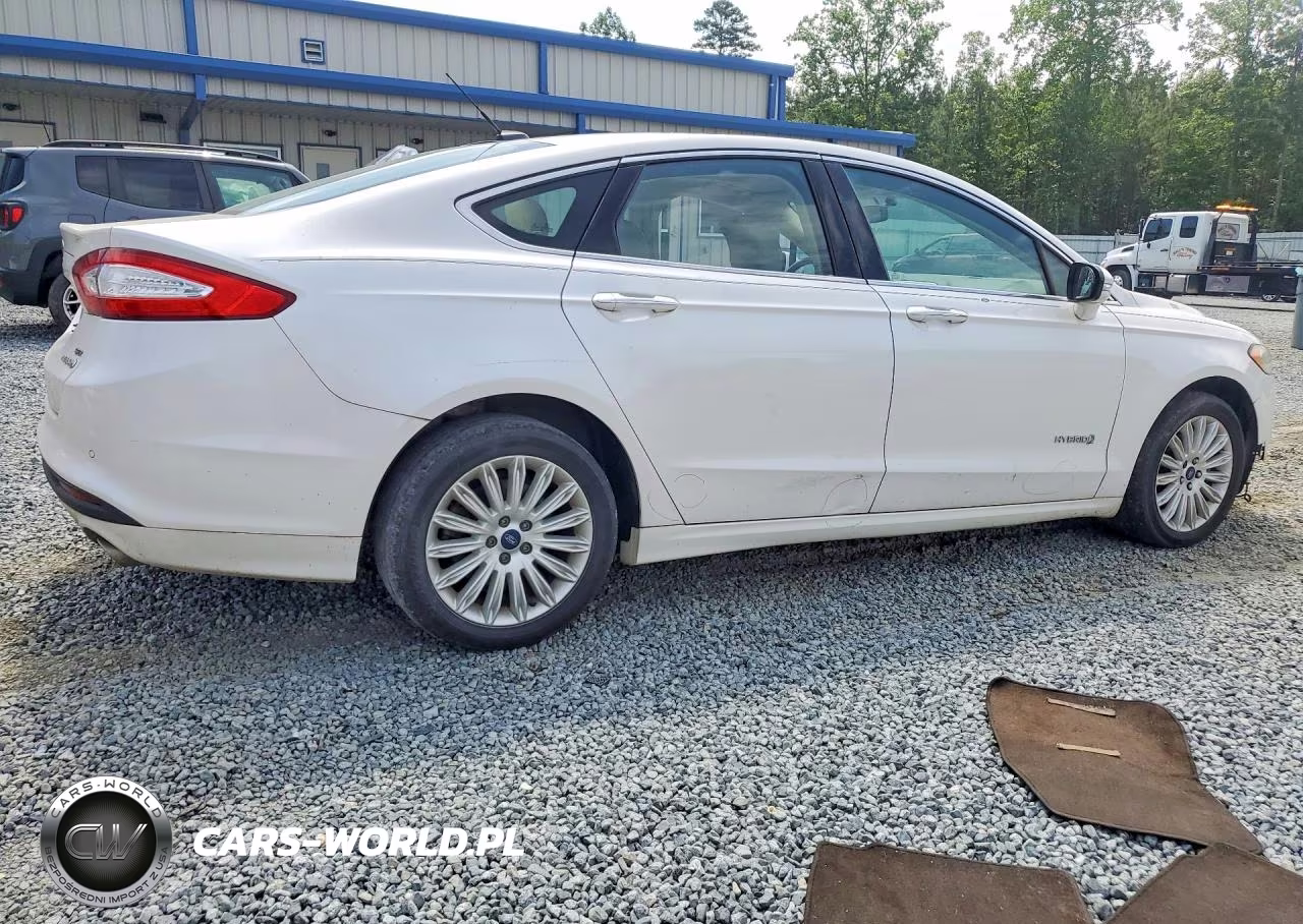 2014 Ford Fusion Se Hybrid VIN:3FA6P0LU1ER311728 - 3