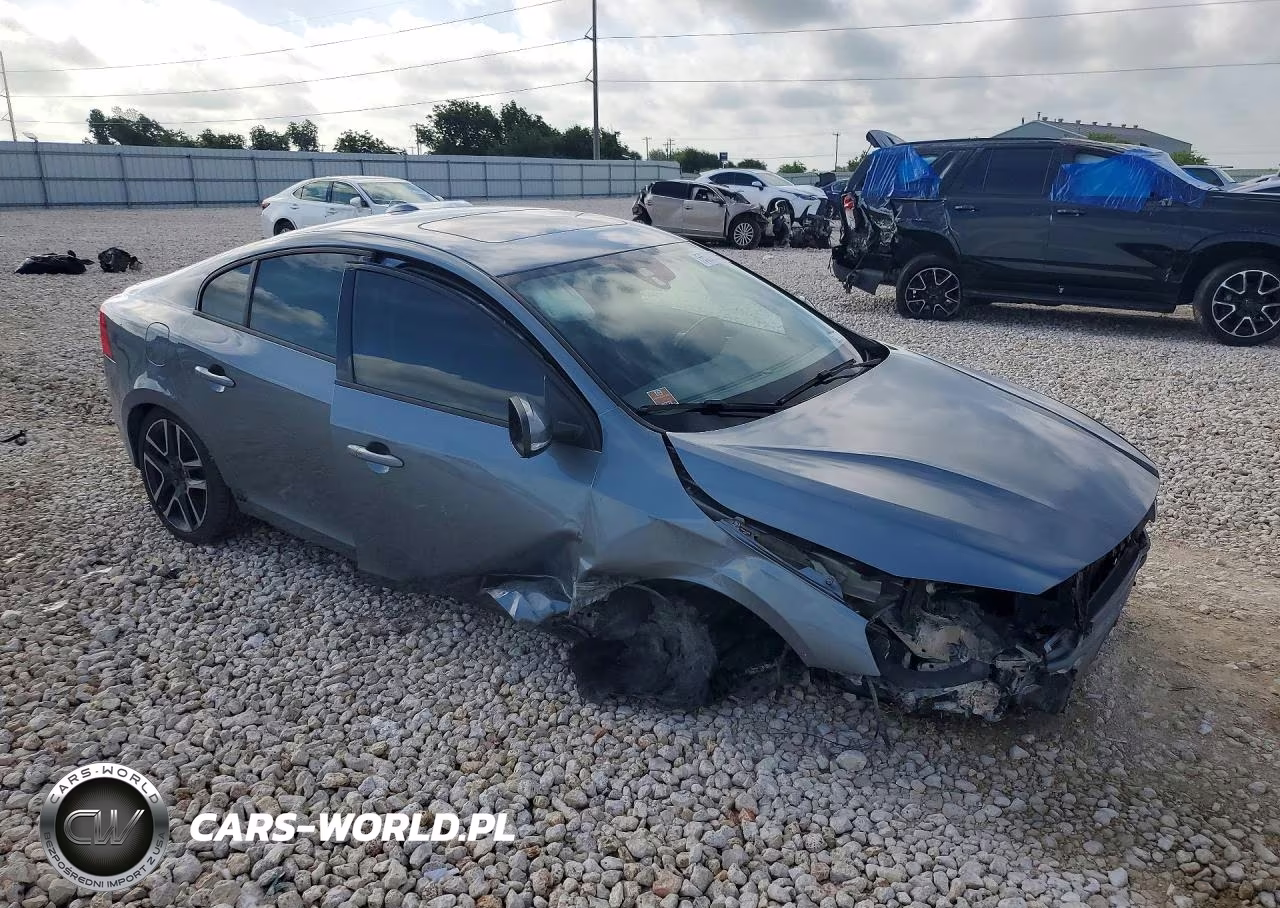 2018 Volvo S60 Dynamic VIN:YV140MTL1J2455129 - 4