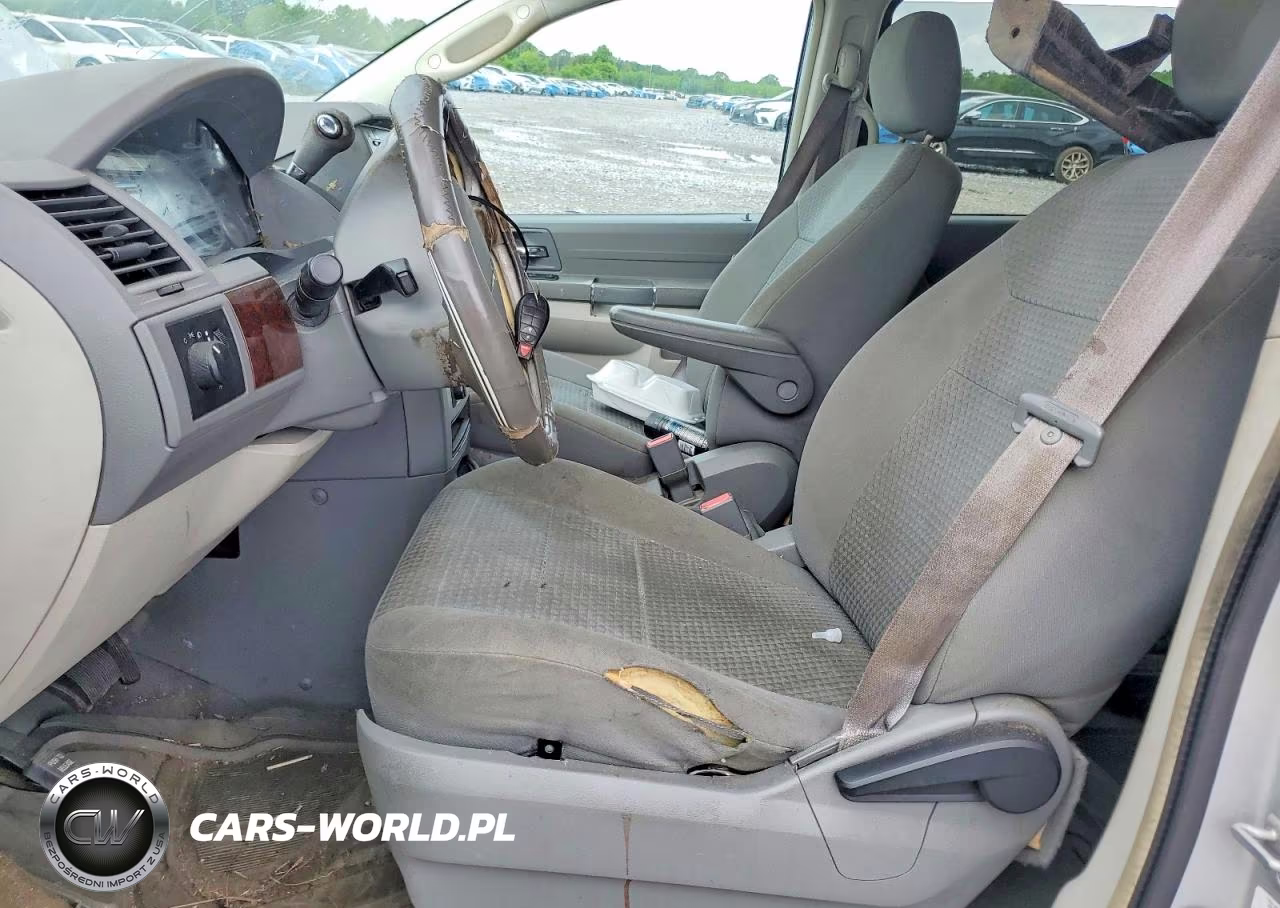 2010 Chrysler Town & Country Lx VIN:2A4RR4DE4AR155565 - 7