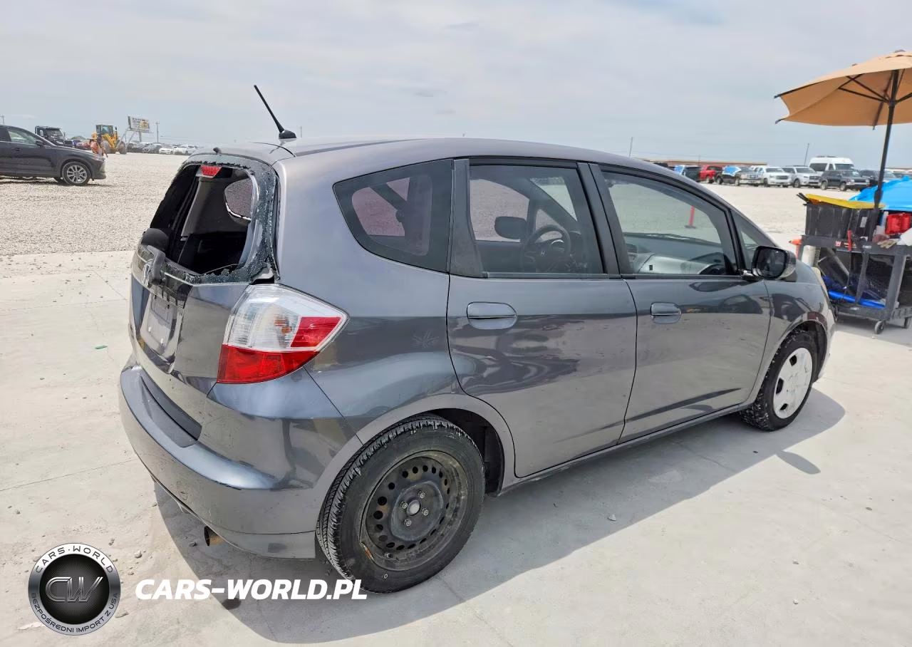 2012 Honda Fit VIN:JHMGE8H36CC006657 - 3