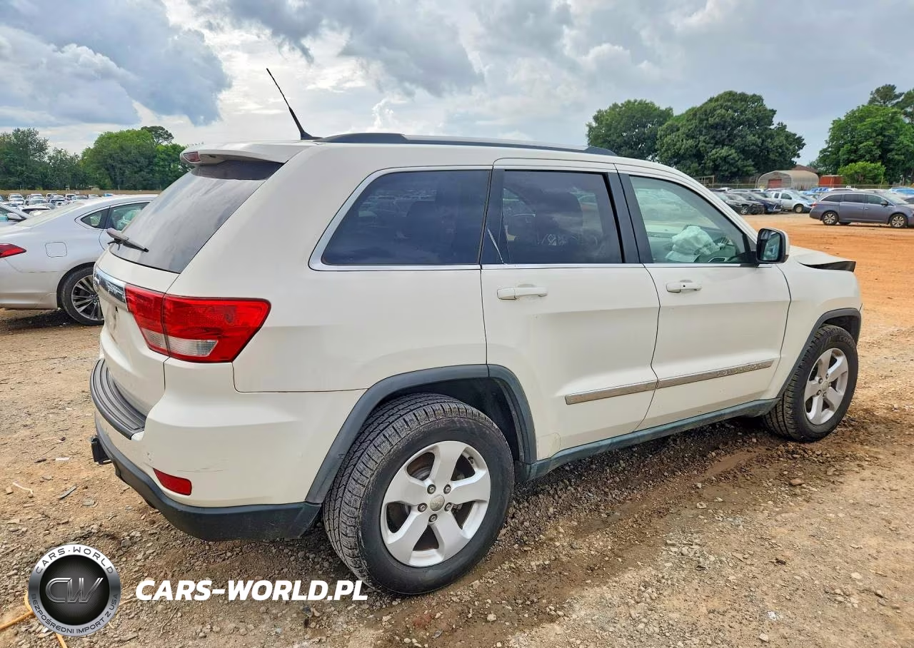 2011 Jeep Grand Cherokee Laredo VIN:1J4RS4GG0BC518231 - 3