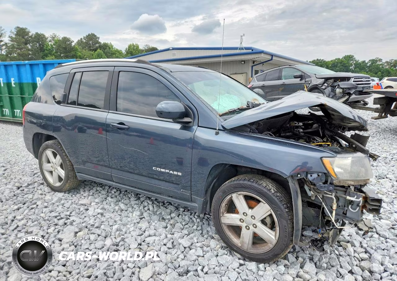 2014 Jeep Compass Latitude VIN:1C4NJCEA2ED678559 - 4