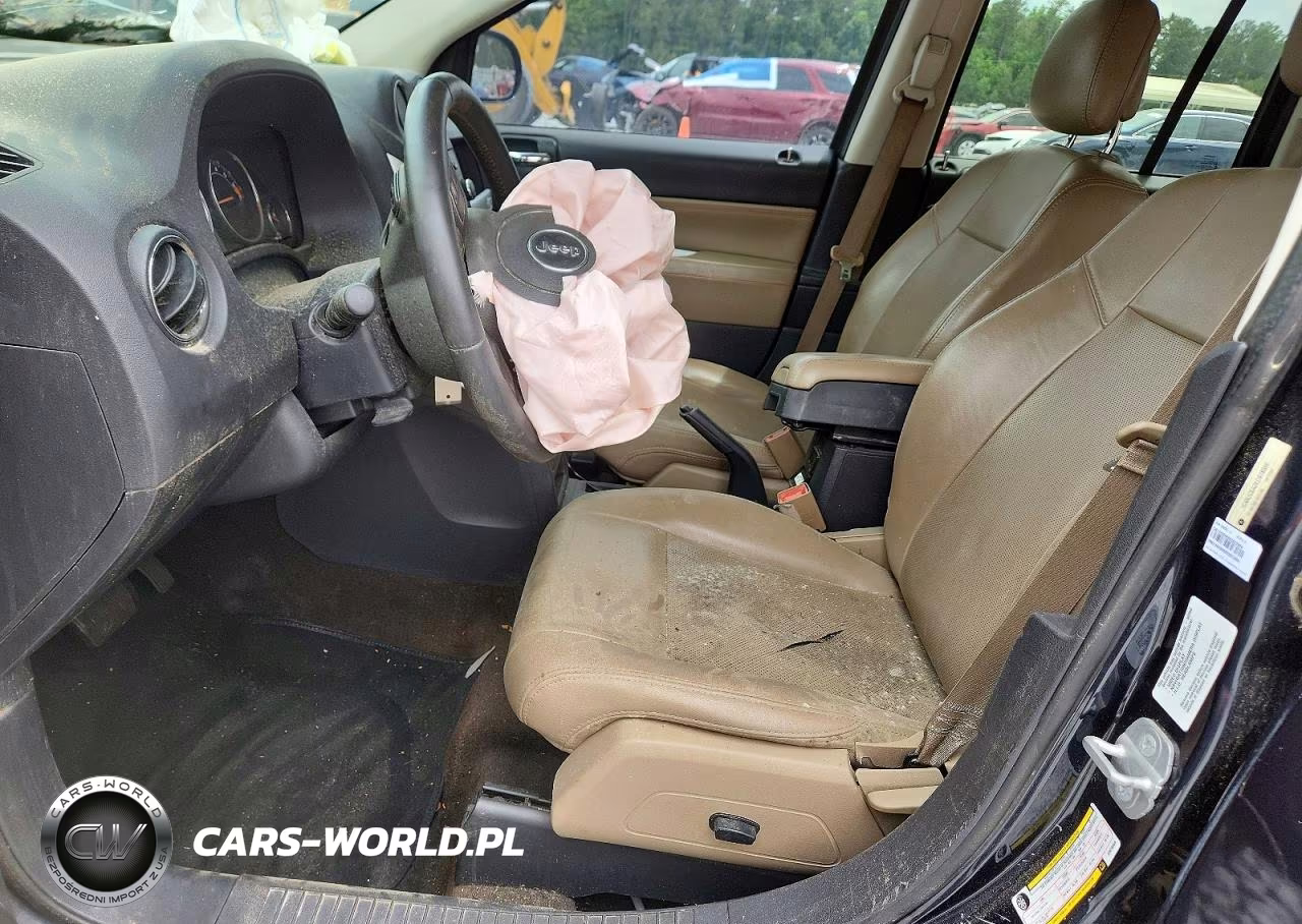 2014 Jeep Compass Latitude VIN:1C4NJCEA2ED678559 - 7