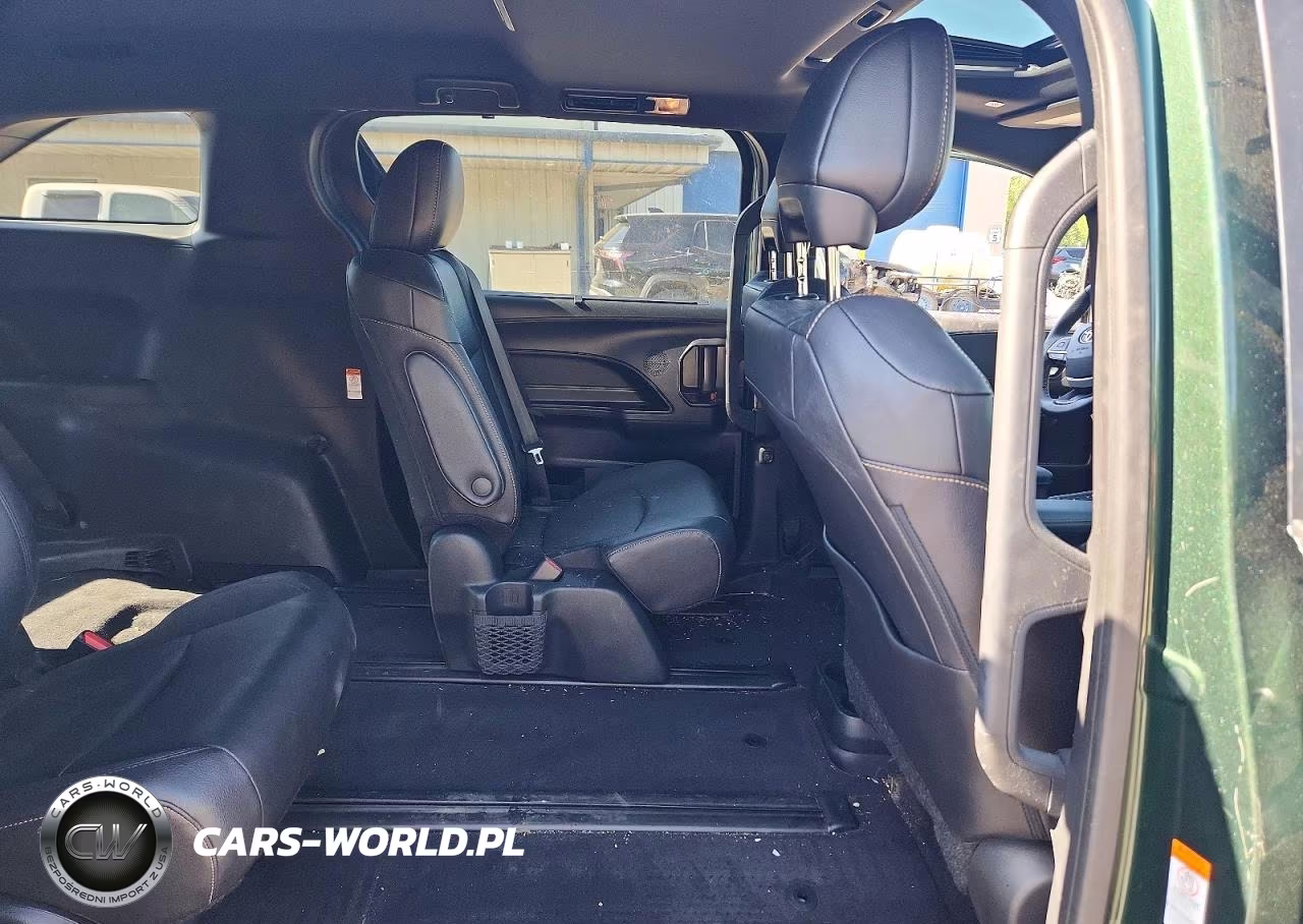 2025 Toyota Sienna Woodland Edition VIN:5TDCSKFC8SS197620 - 11