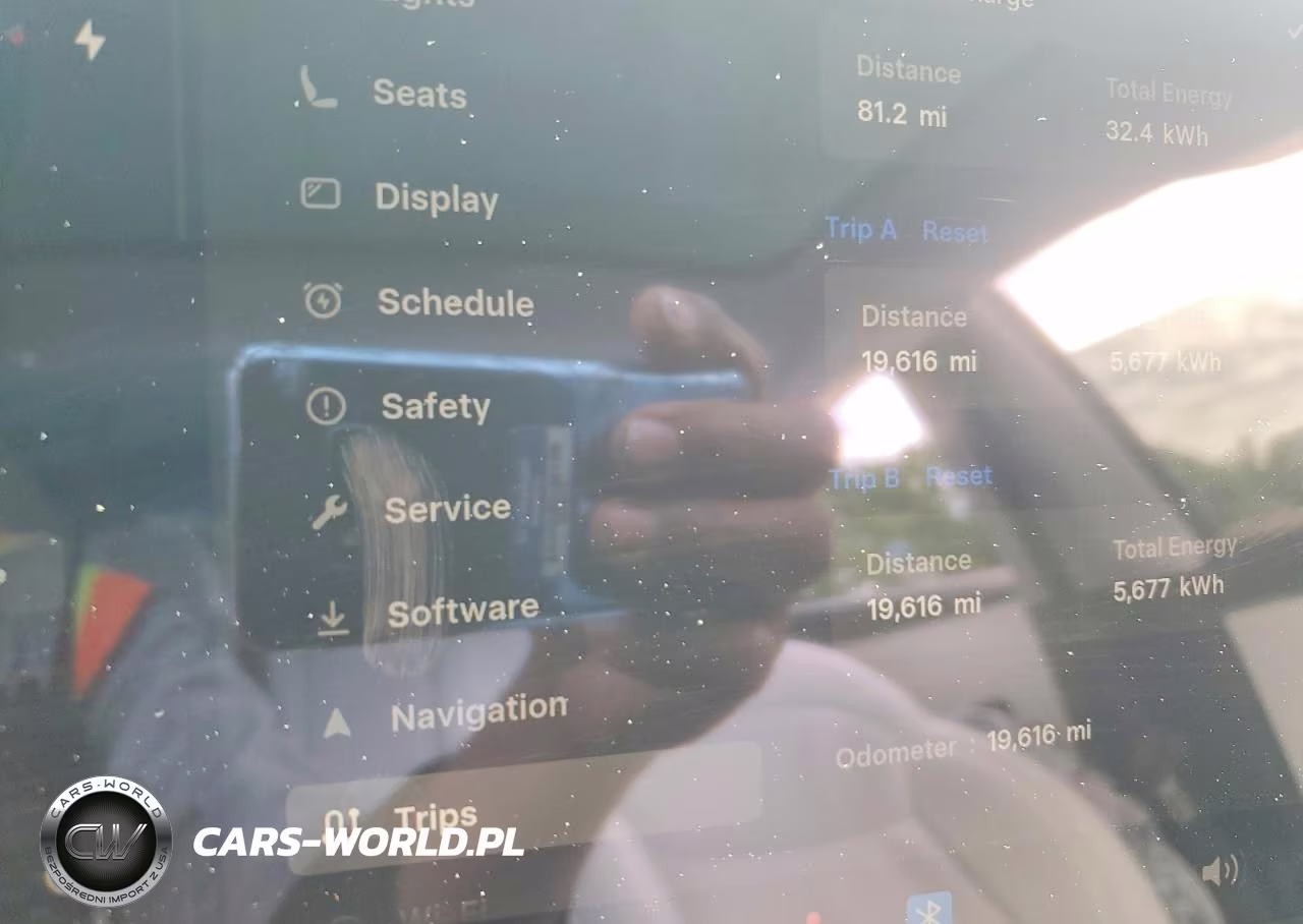 2024 Tesla Model 3 VIN:5YJ3E1EB2RF822019 - 9