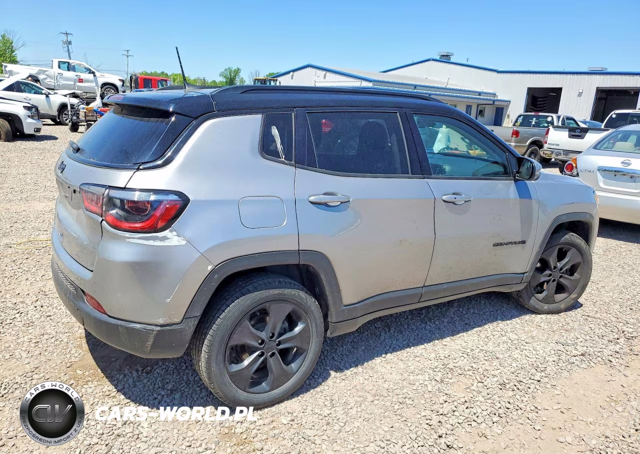 2018 Jeep Compass Latitude VIN:3C4NJDBB8JT394683 - 3