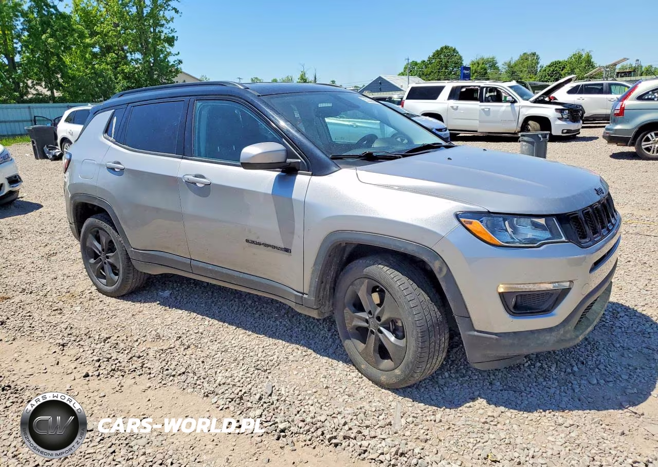 2018 Jeep Compass Latitude VIN:3C4NJDBB8JT394683 - 4