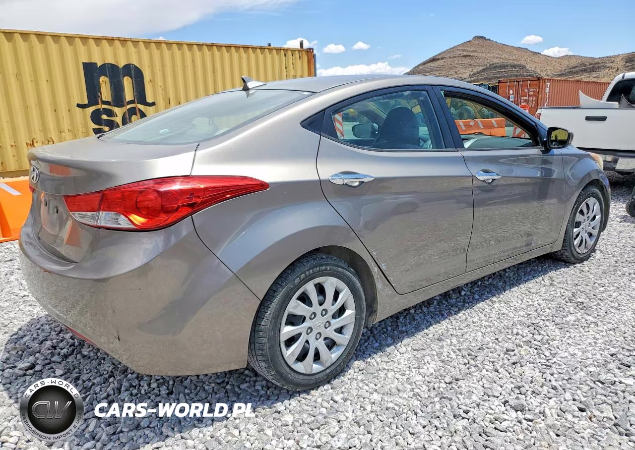 2013 Hyundai Elantra Gls VIN:5NPDH4AE8DH213430 - 3