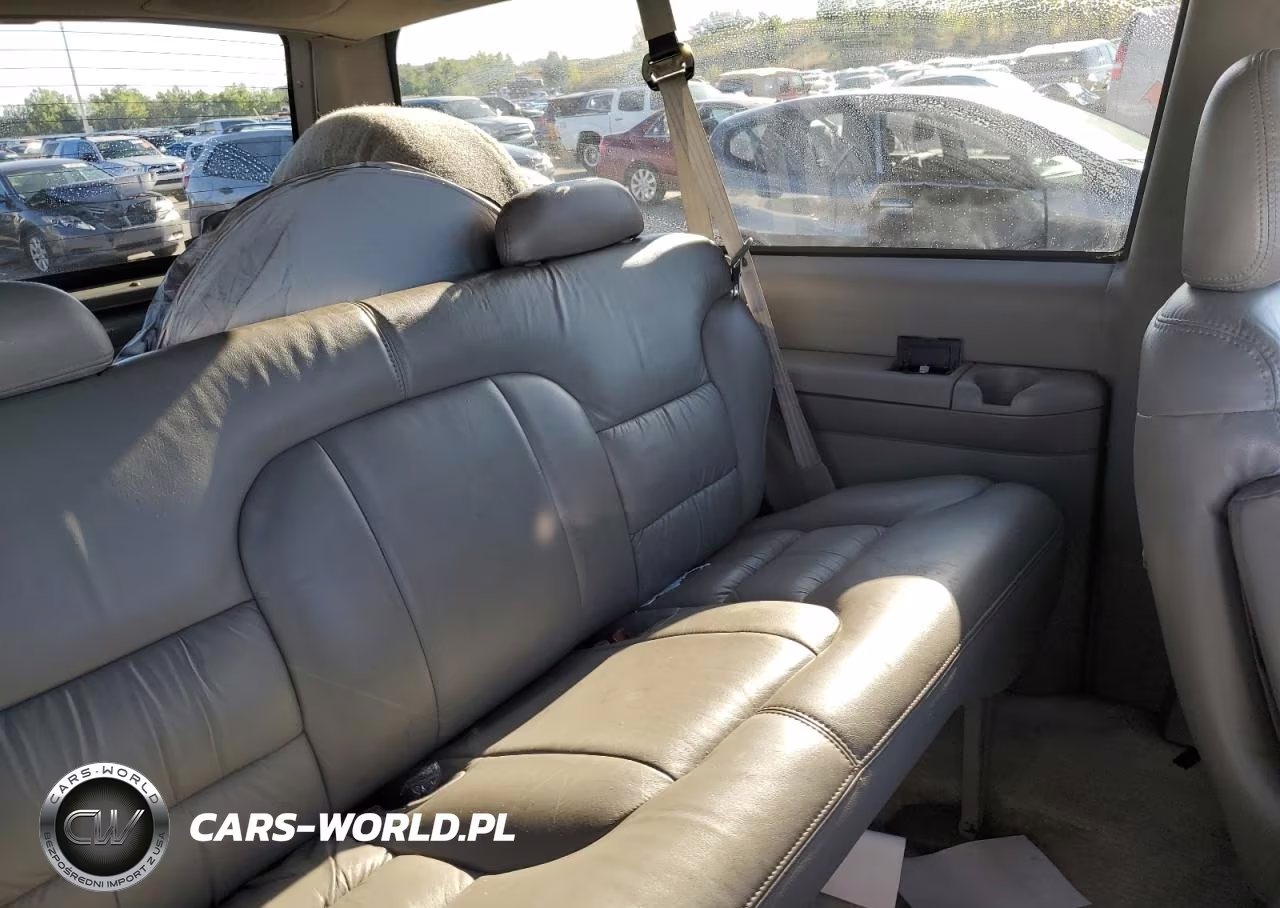 1999 Chevrolet Tahoe K1500 VIN:3GNEK18R0XG216114 - 10