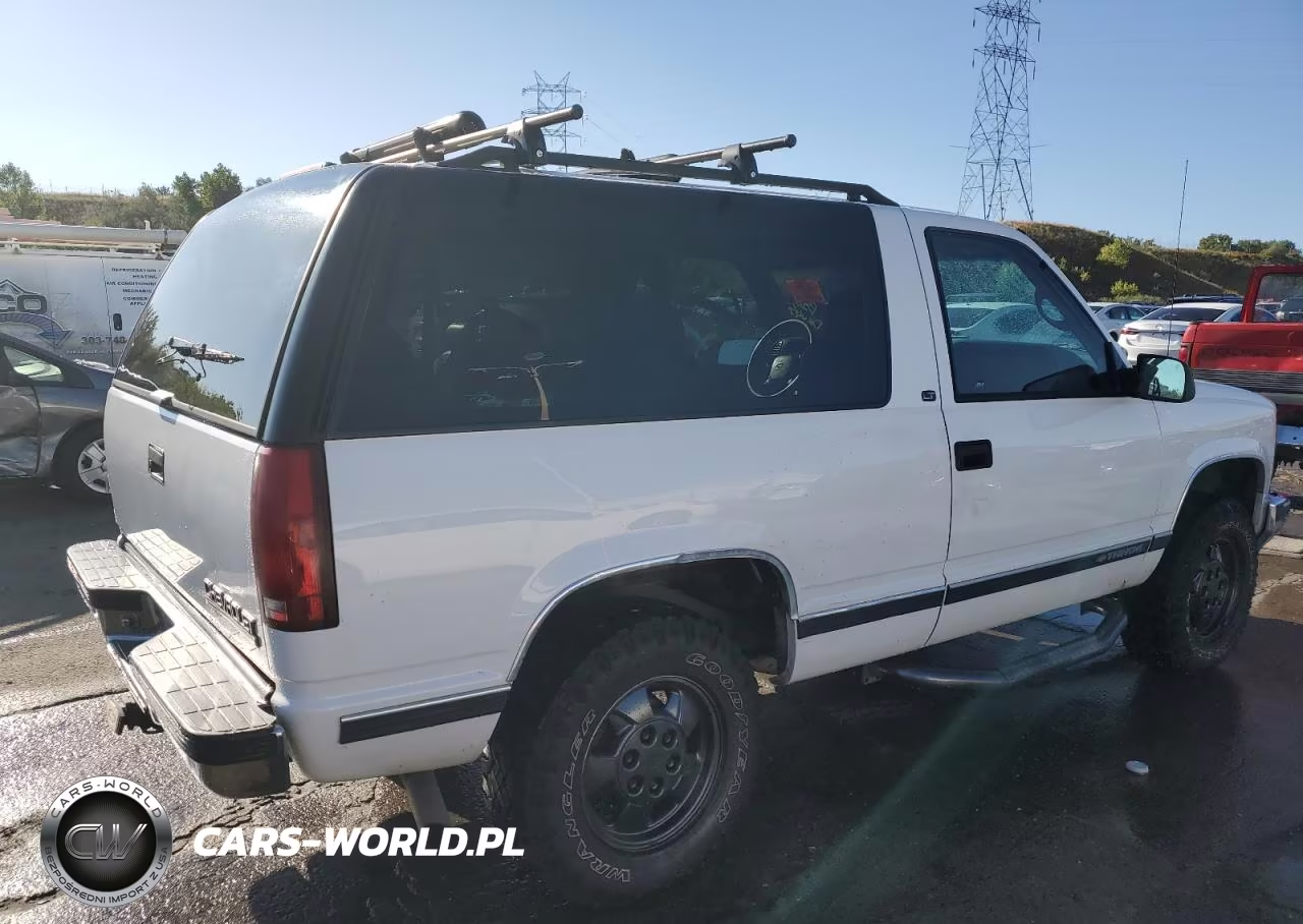 1999 Chevrolet Tahoe K1500 VIN:3GNEK18R0XG216114 - 3