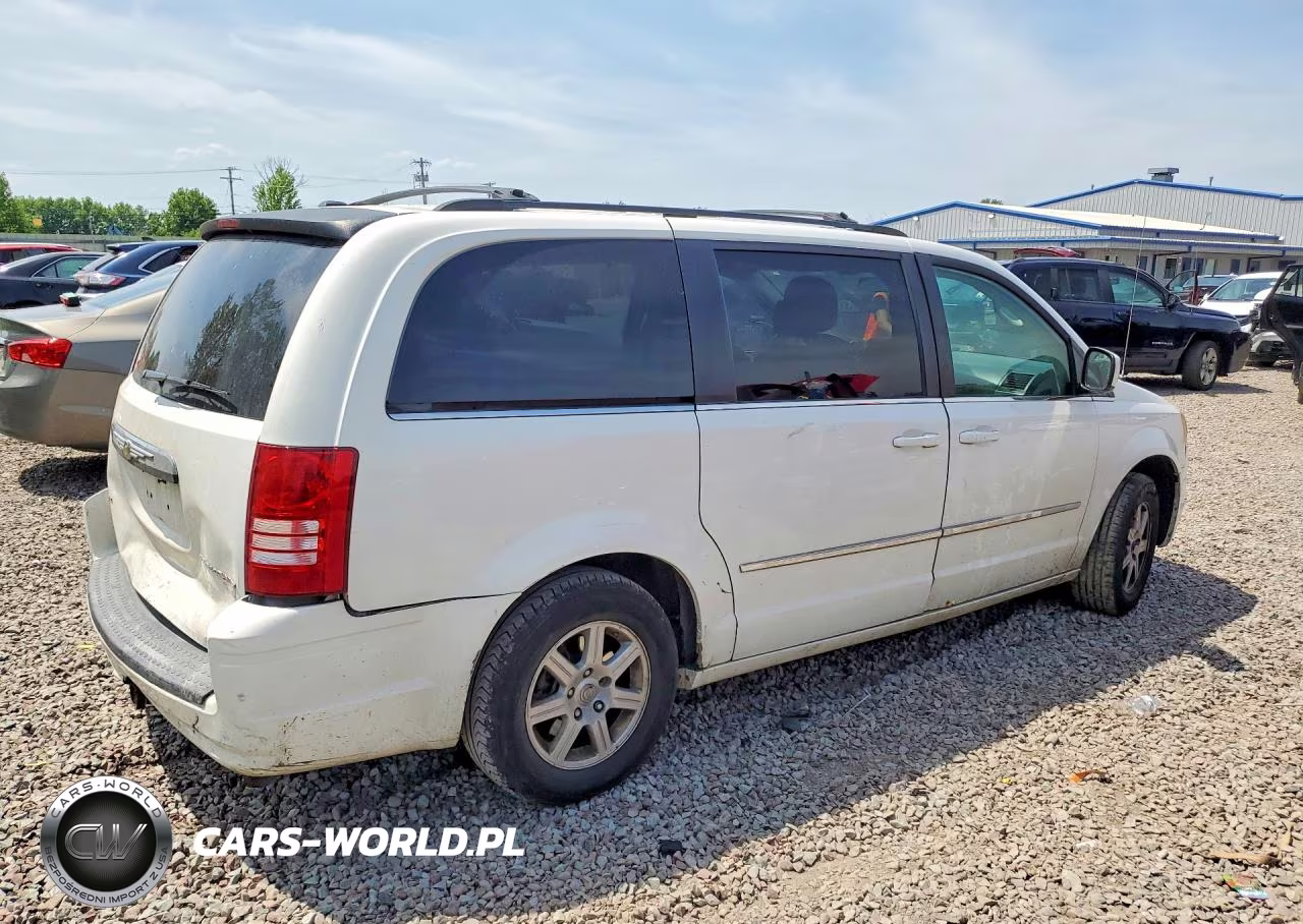 2010 Chrysler Town & Country Touring Plus VIN:2A4RR8D17AR494017 - 3
