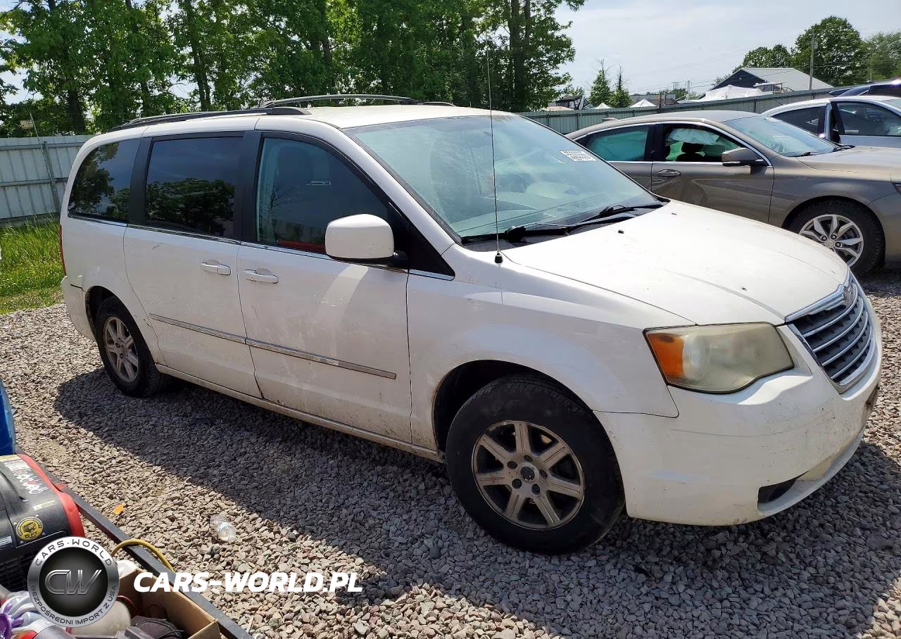 2010 Chrysler Town & Country Touring Plus VIN:2A4RR8D17AR494017 - 4