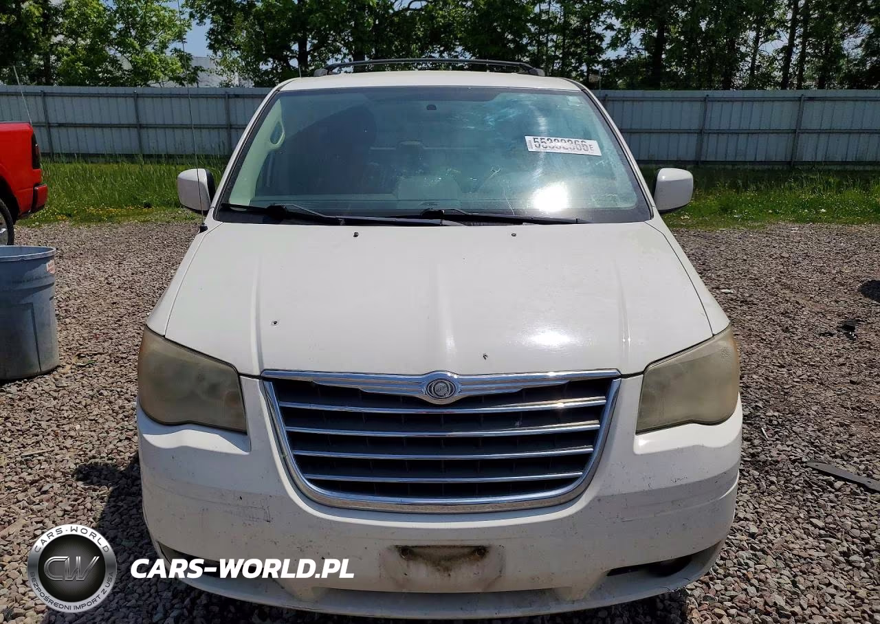 2010 Chrysler Town & Country Touring Plus VIN:2A4RR8D17AR494017 - 5