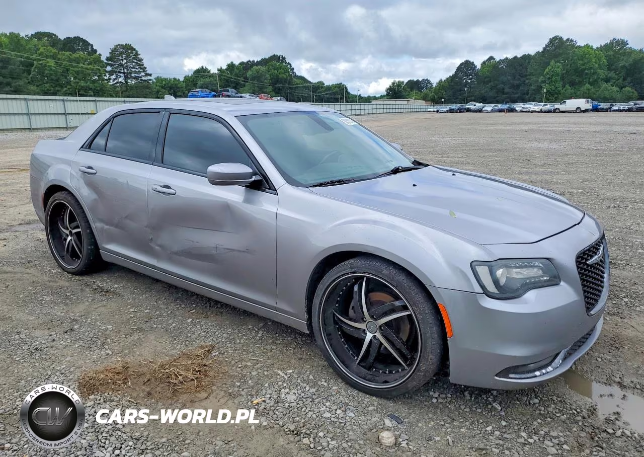 2015 Chrysler 300 S VIN:2C3CCABG8FH872634 - 4