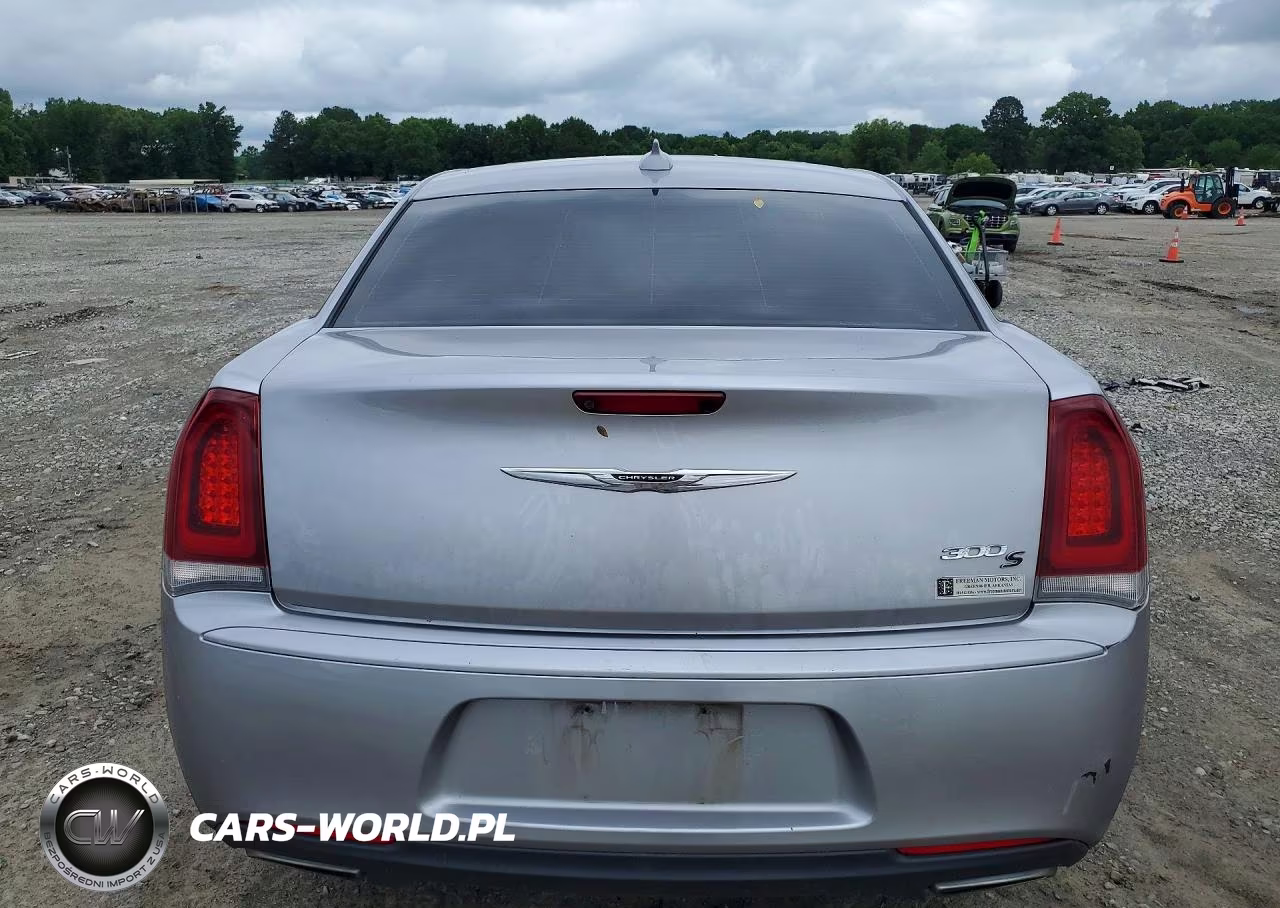 2015 Chrysler 300 S VIN:2C3CCABG8FH872634 - 6