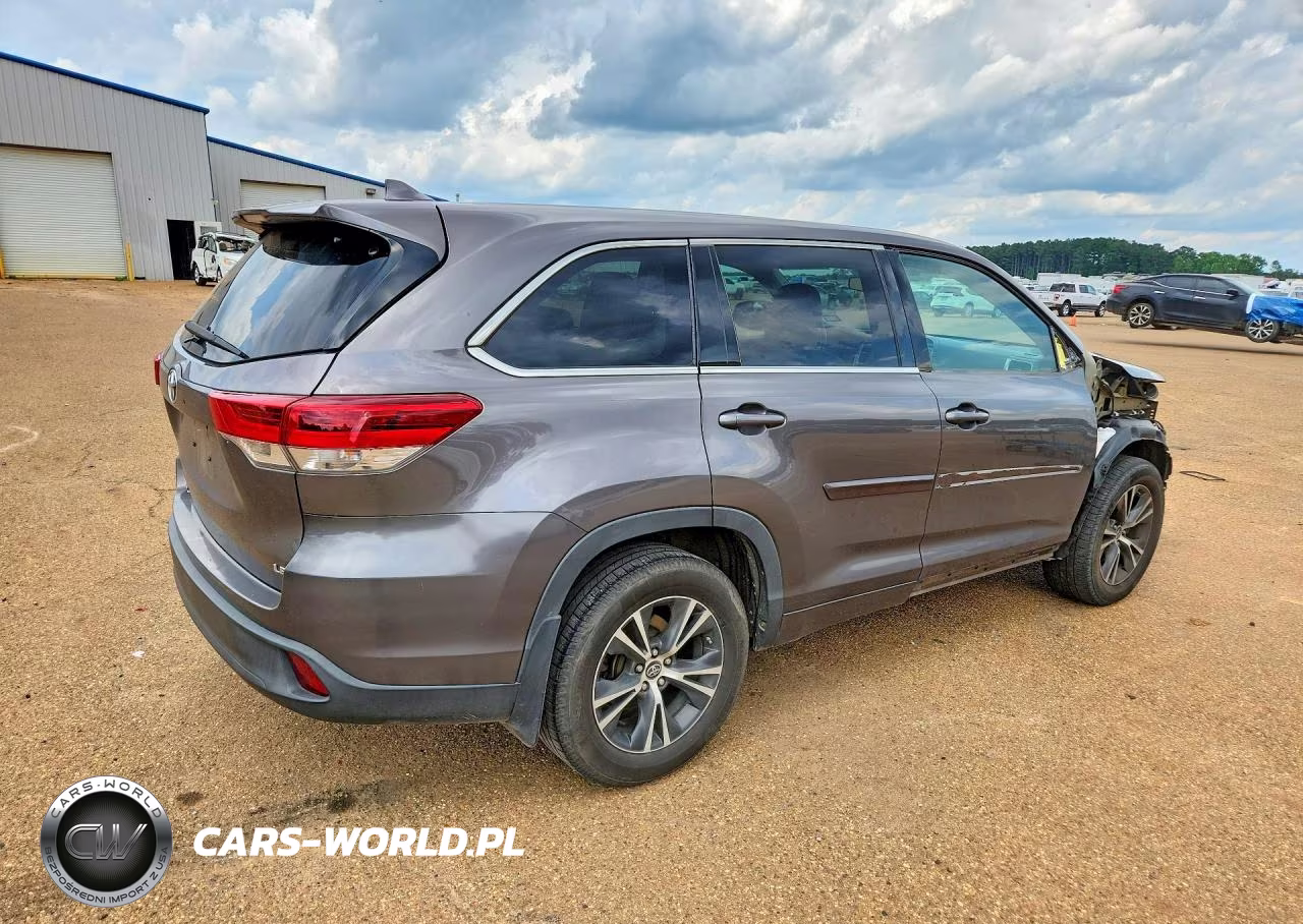 2017 Toyota Highlander Le Plus VIN:5TDZZRFH3HS194188 - 3