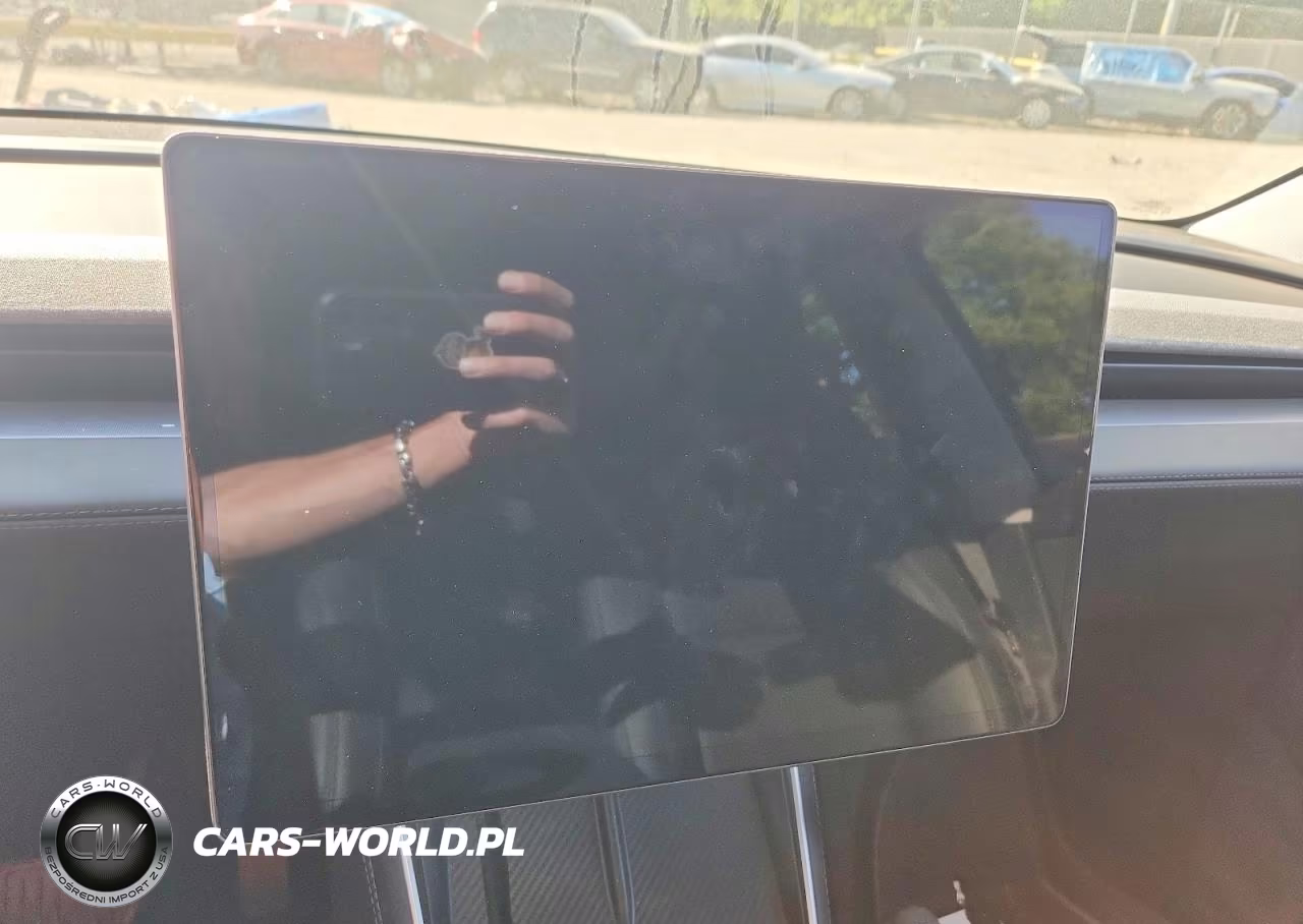 2026 Tesla Model Y VIN:7SAYGDED3TF365301 - 9