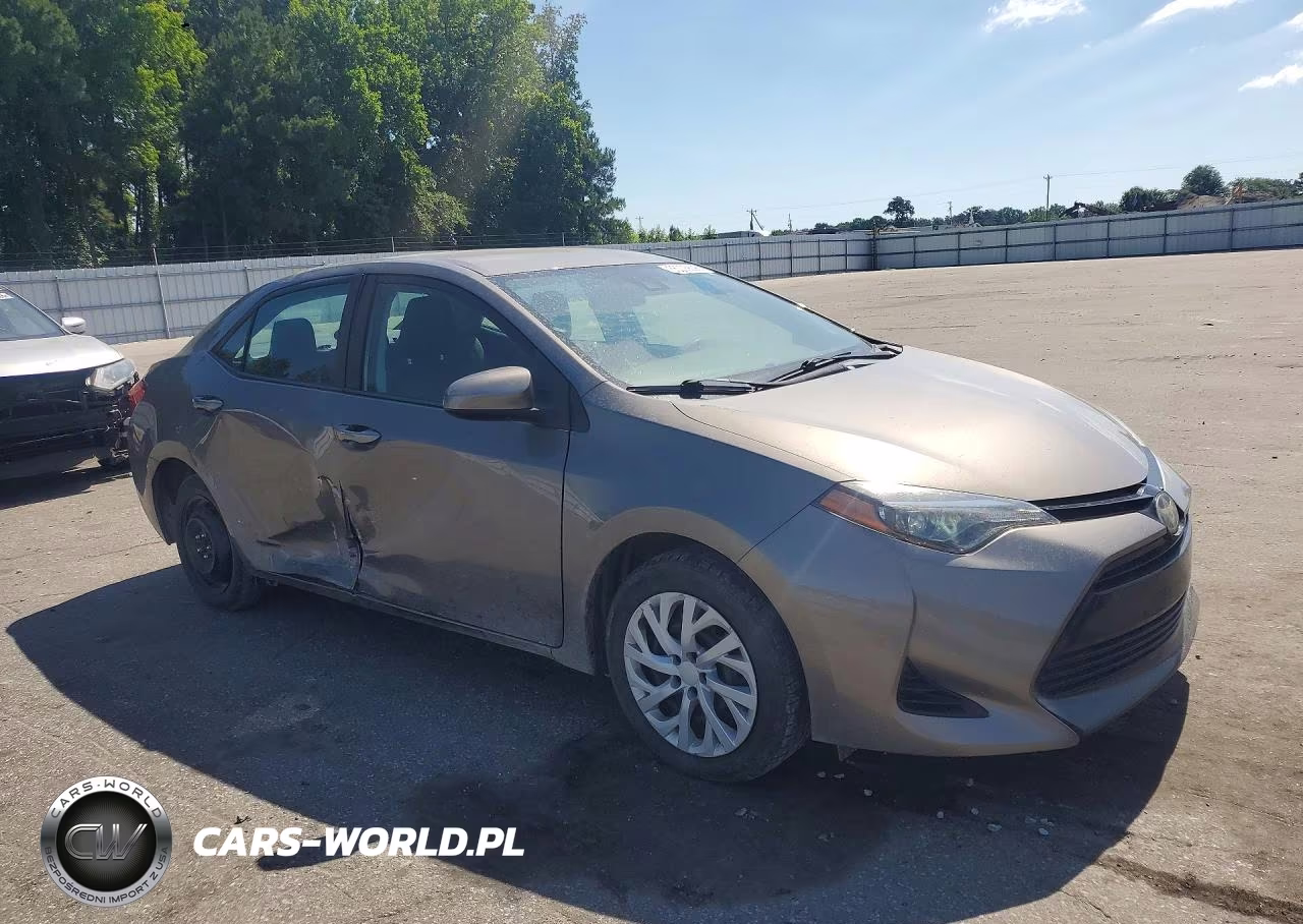 2018 Toyota Corolla Le VIN:2T1BURHE9JC124020 - 4