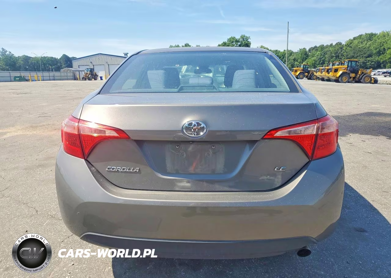 2018 Toyota Corolla Le VIN:2T1BURHE9JC124020 - 6