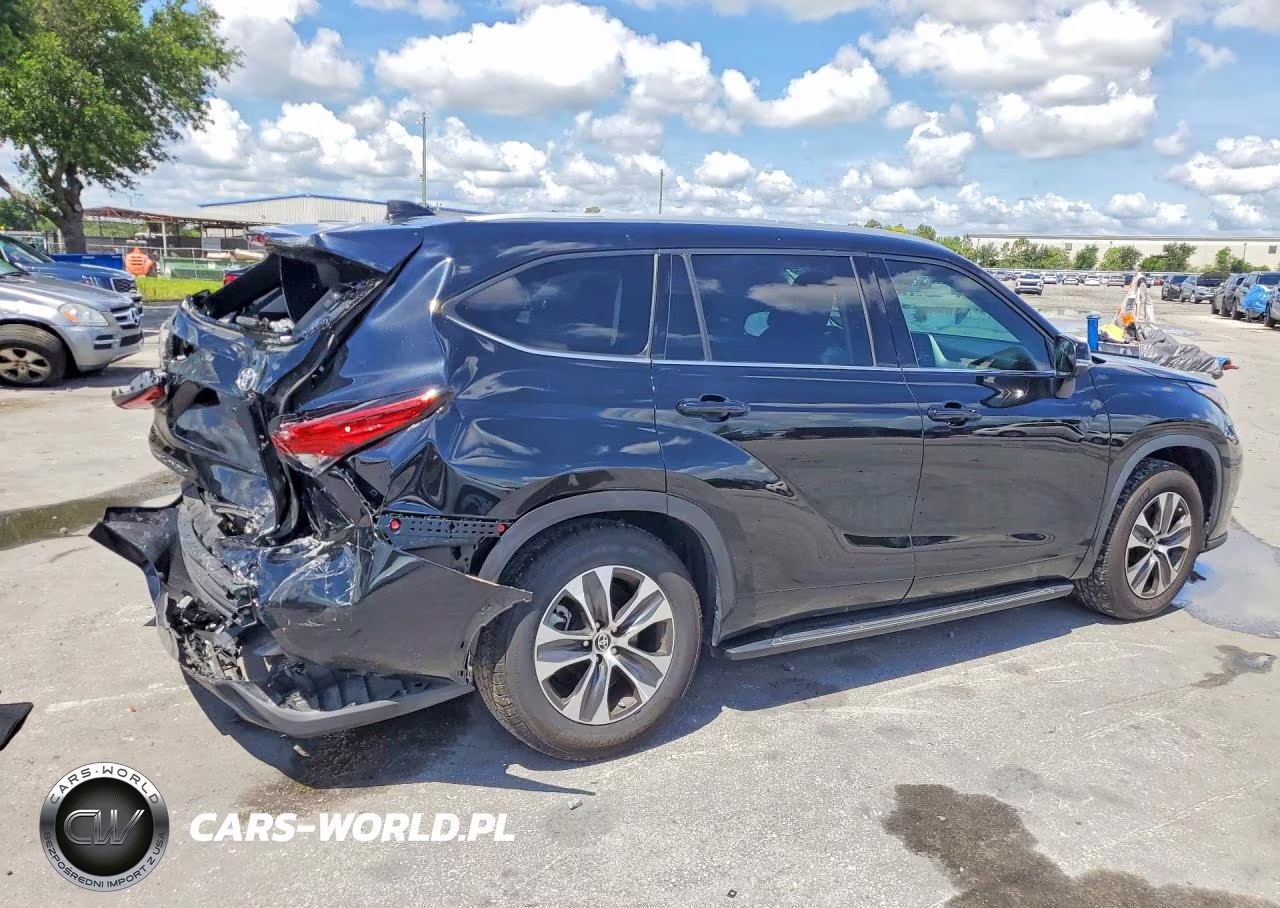 2022 Toyota Highlander Xle VIN:5TDGZRAH4NS540484 - 3