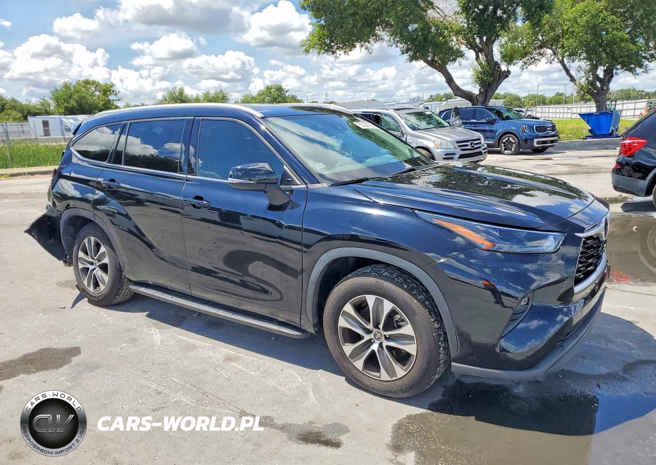 2022 Toyota Highlander Xle VIN:5TDGZRAH4NS540484 - 4