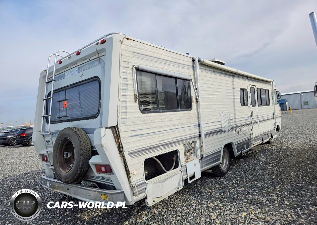 1984 Chevrolet P30 VIN:1GBKP37W8E3335047 - 4