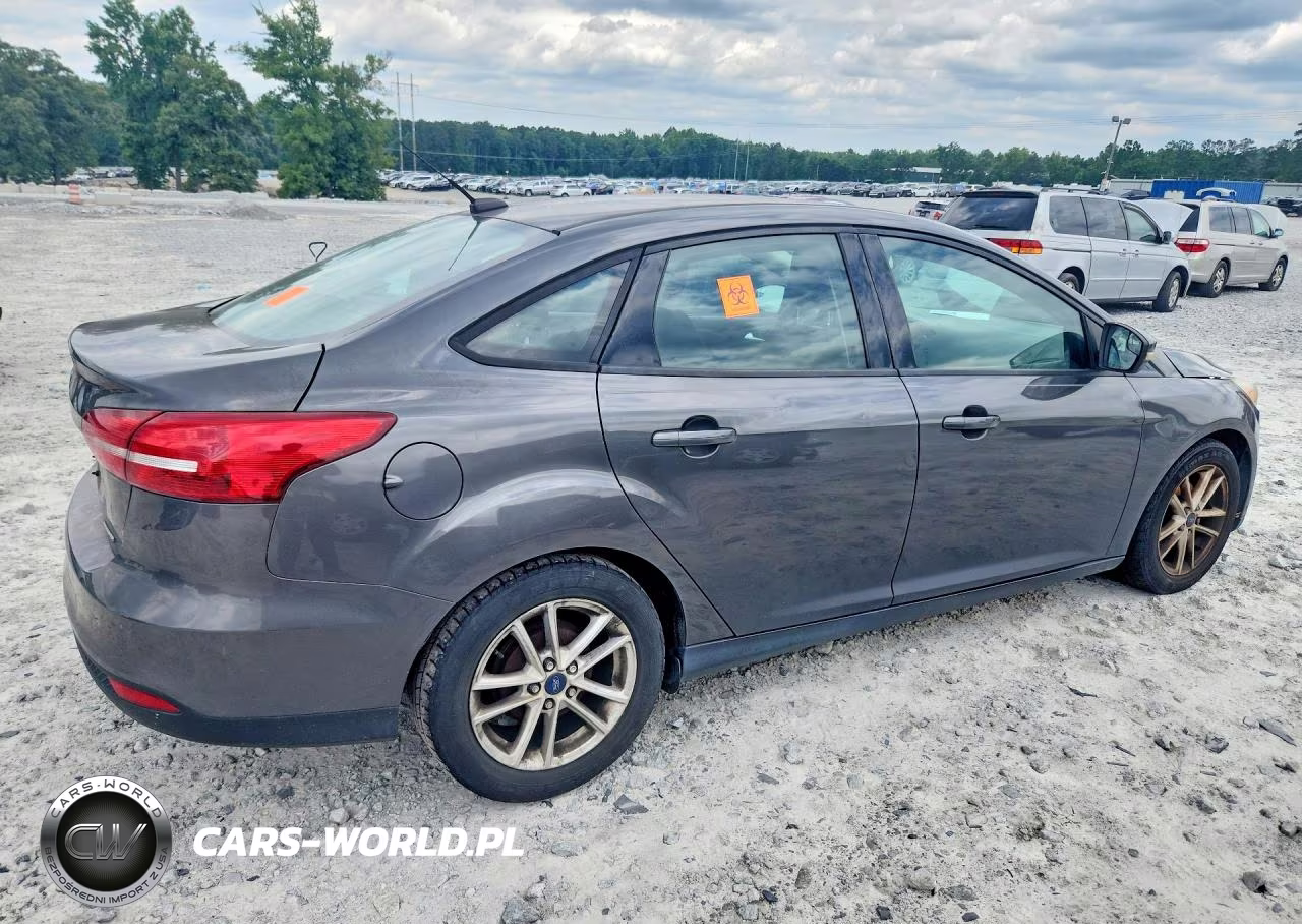 2015 Ford Focus Se VIN:1FADP3F27FL317553 - 3
