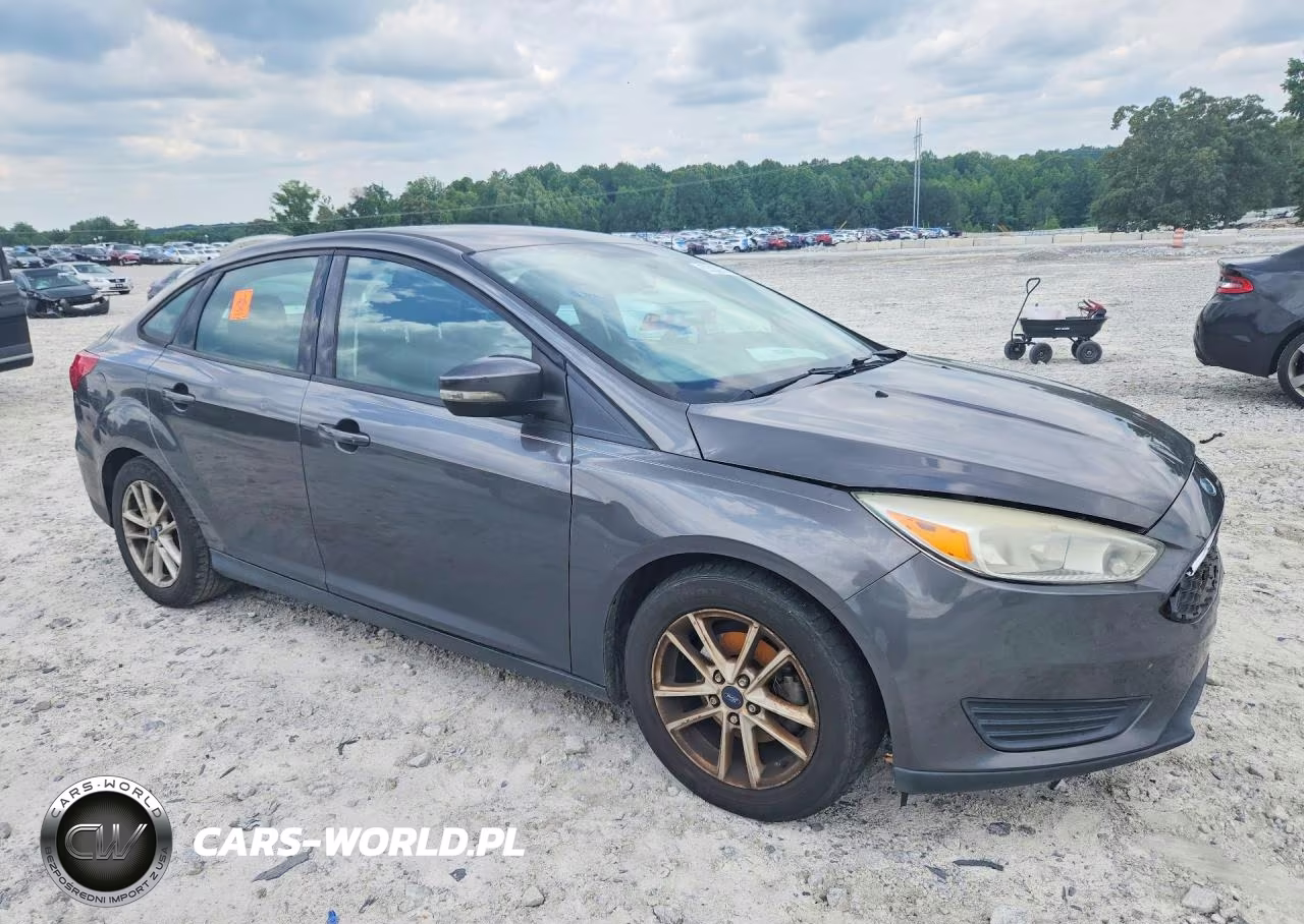 2015 Ford Focus Se VIN:1FADP3F27FL317553 - 4