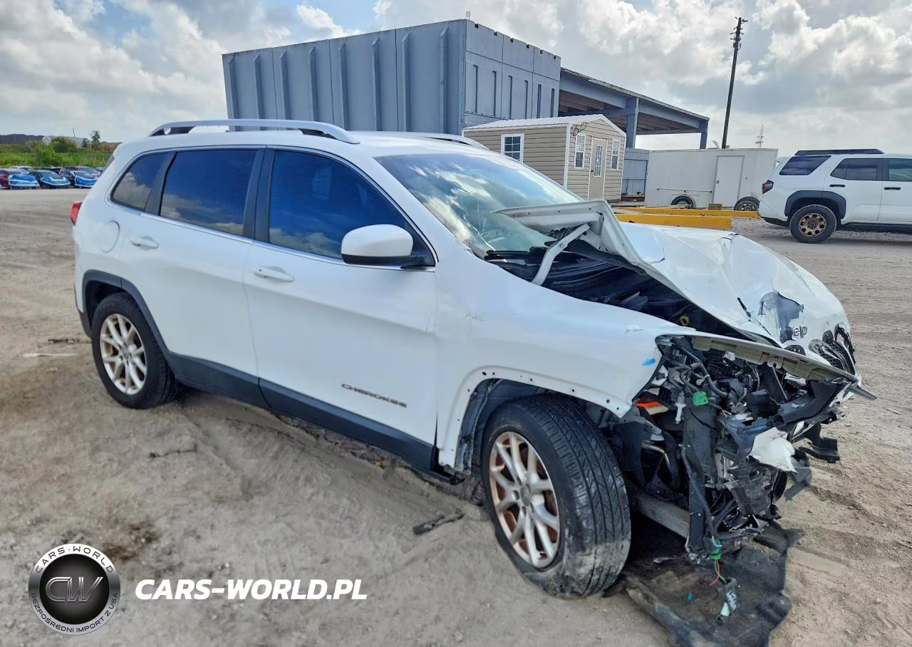 2016 Jeep Cherokee Latitude VIN:1C4PJLCBXGW294976 - 4