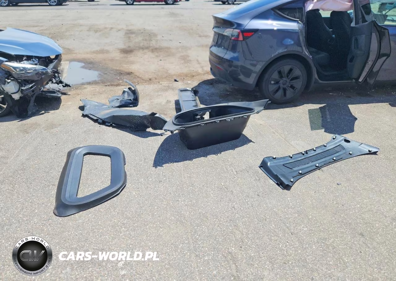 2025 Tesla Model Y VIN:7SAYGDED5SA372181 - 12