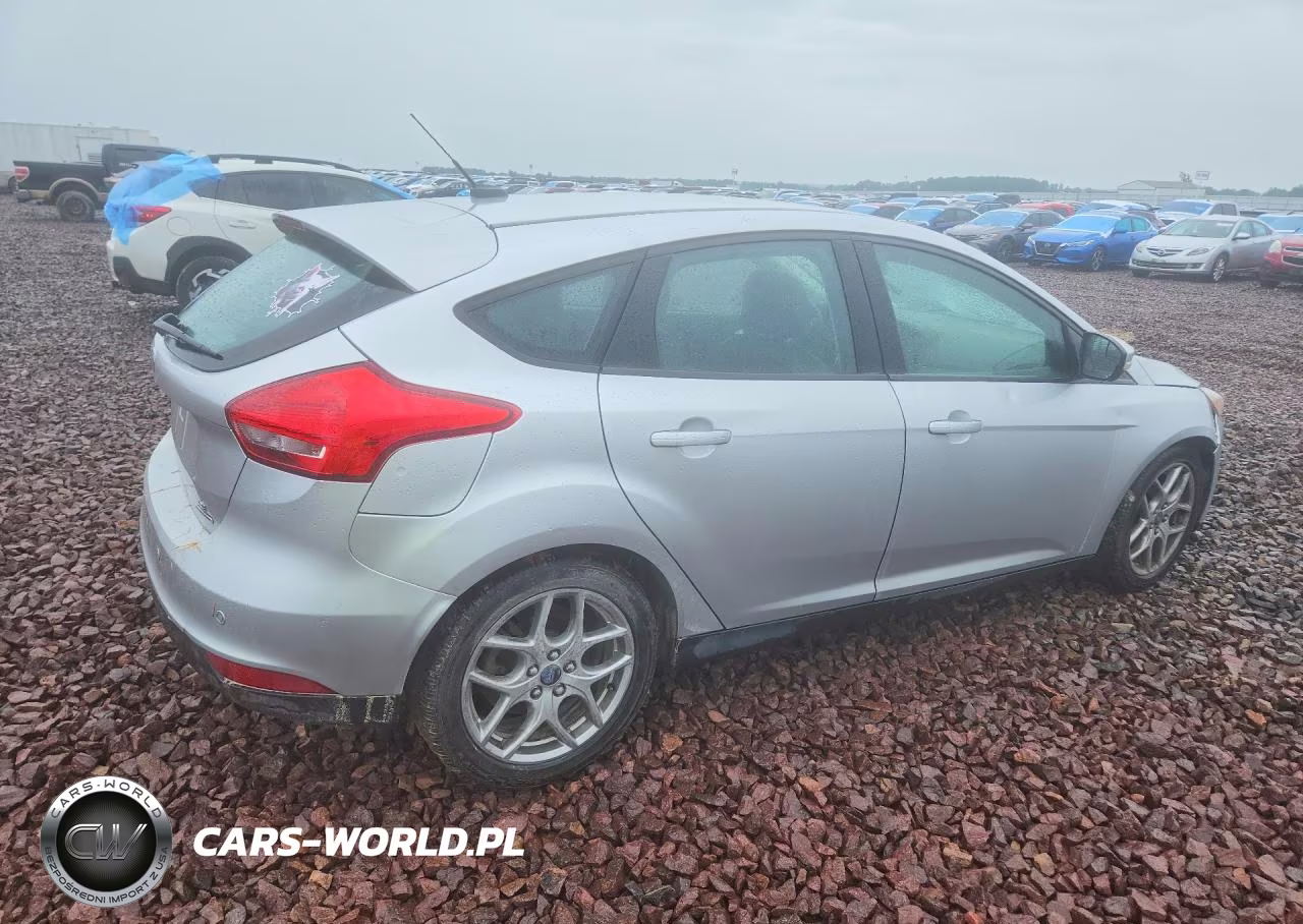 2015 Ford Focus Se VIN:1FADP3K20FL255502 - 3