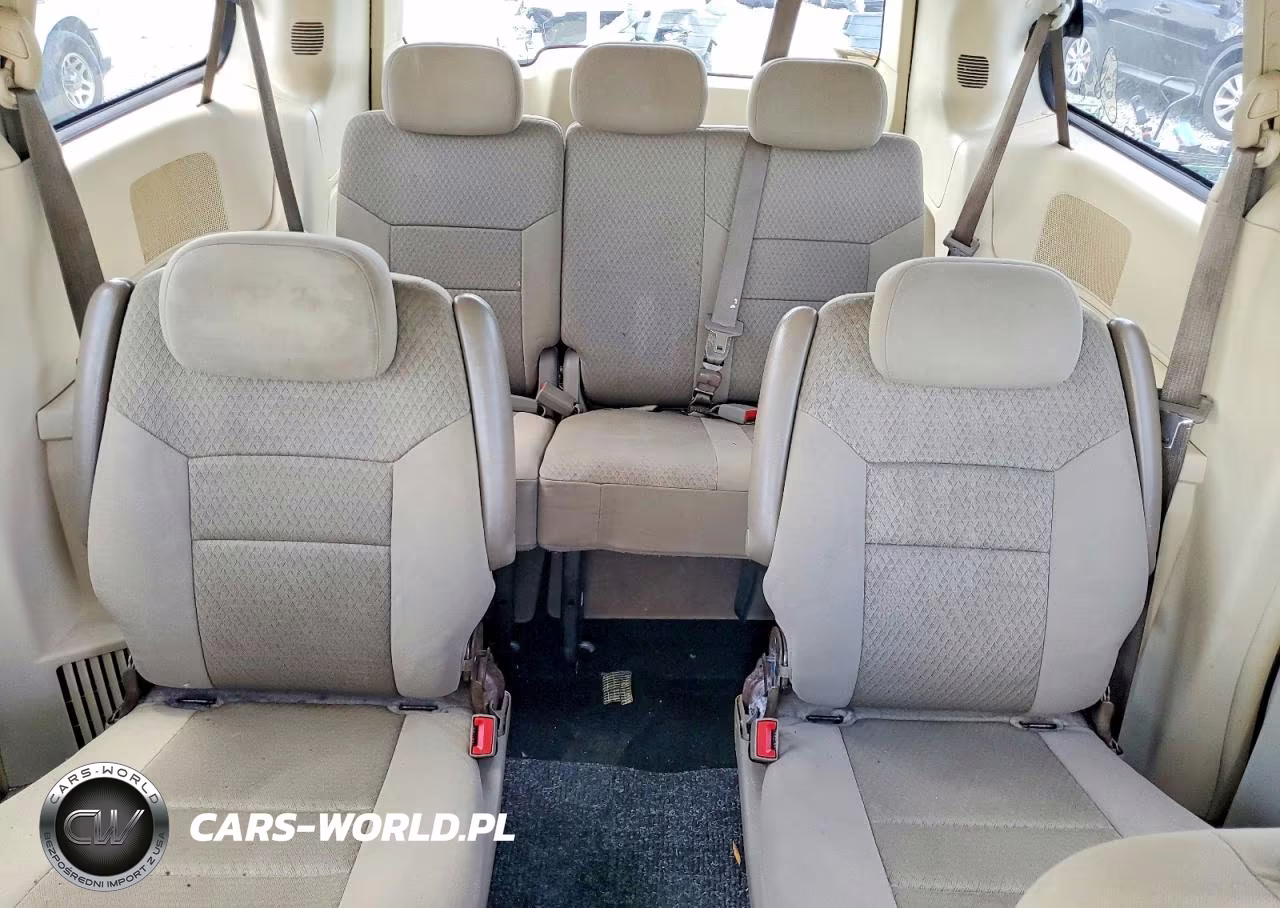 2010 Chrysler Town & Country Lx VIN:2A4RR4DE1AR173876 - 10