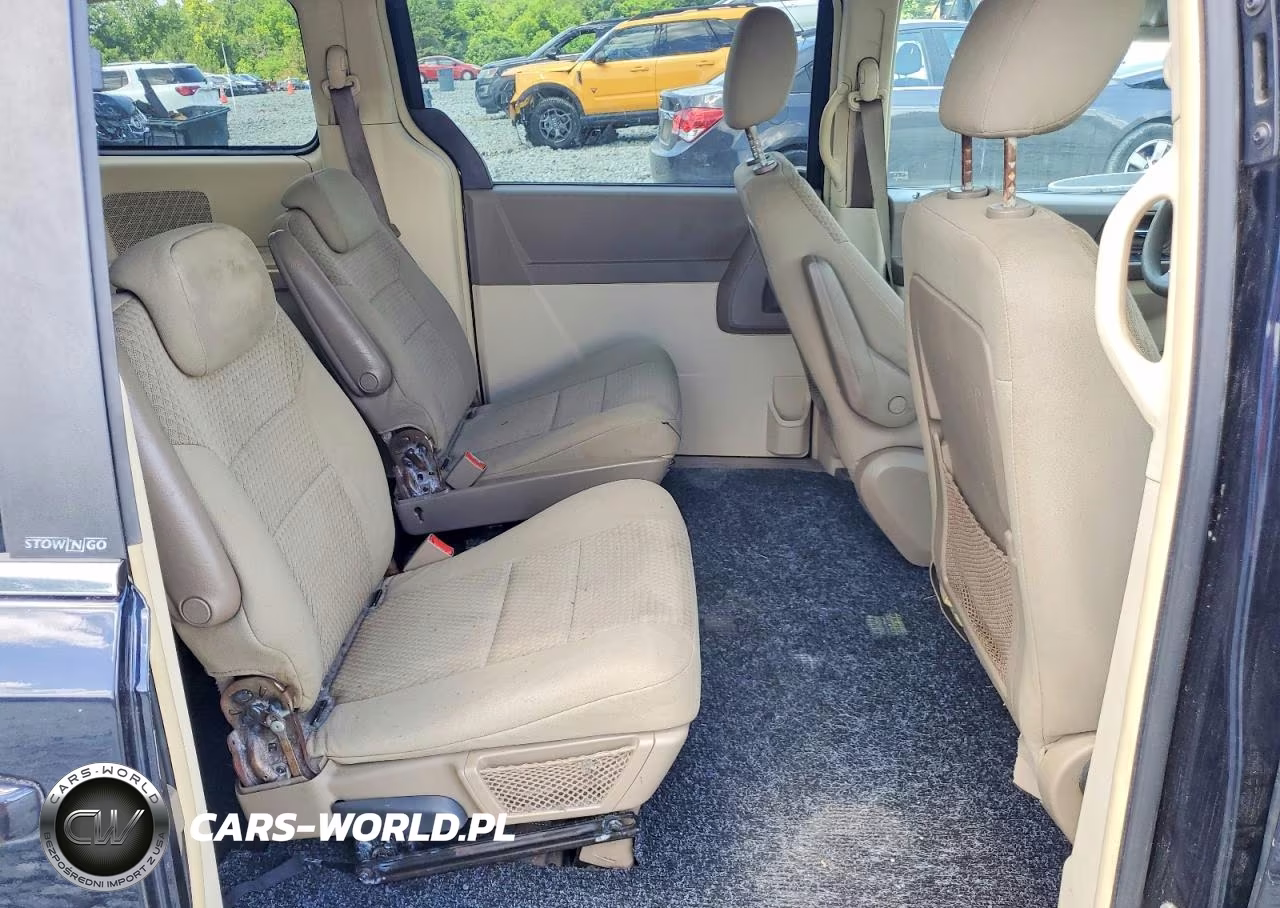 2010 Chrysler Town & Country Lx VIN:2A4RR4DE1AR173876 - 11