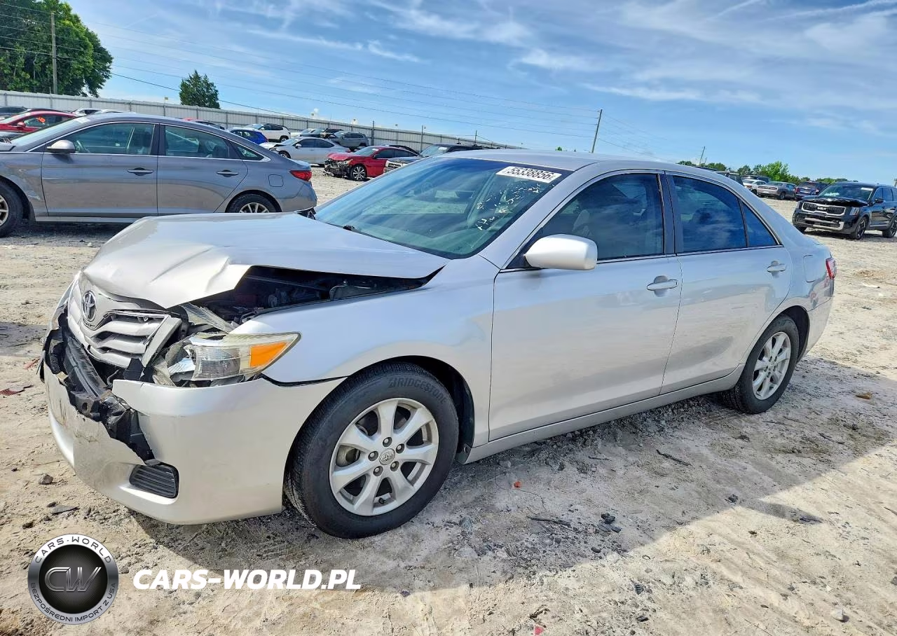 2011 Toyota Camry Le – zdjęcie 1 z 12