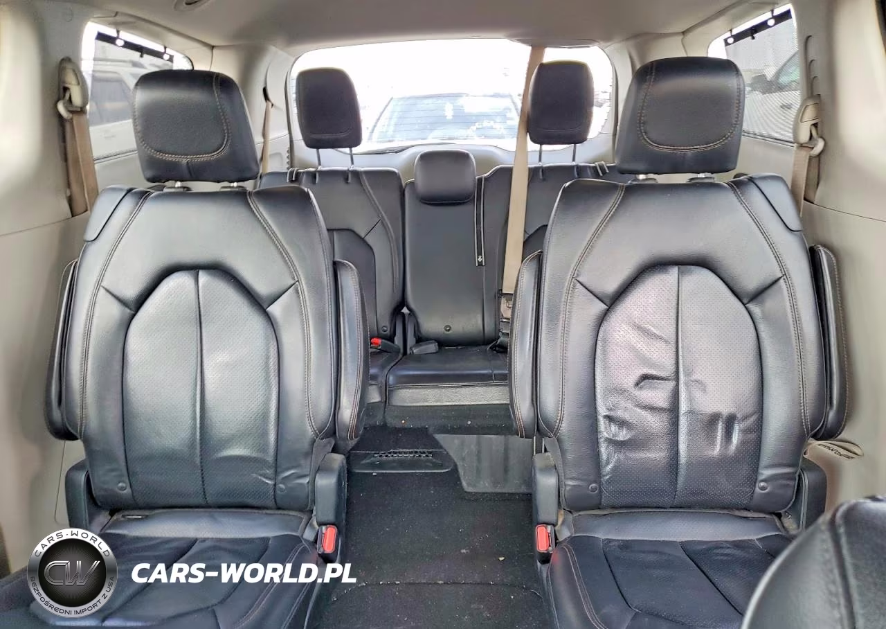 2018 Chrysler Pacifica Touring L VIN:2C4RC1BG6JR246069 - 10