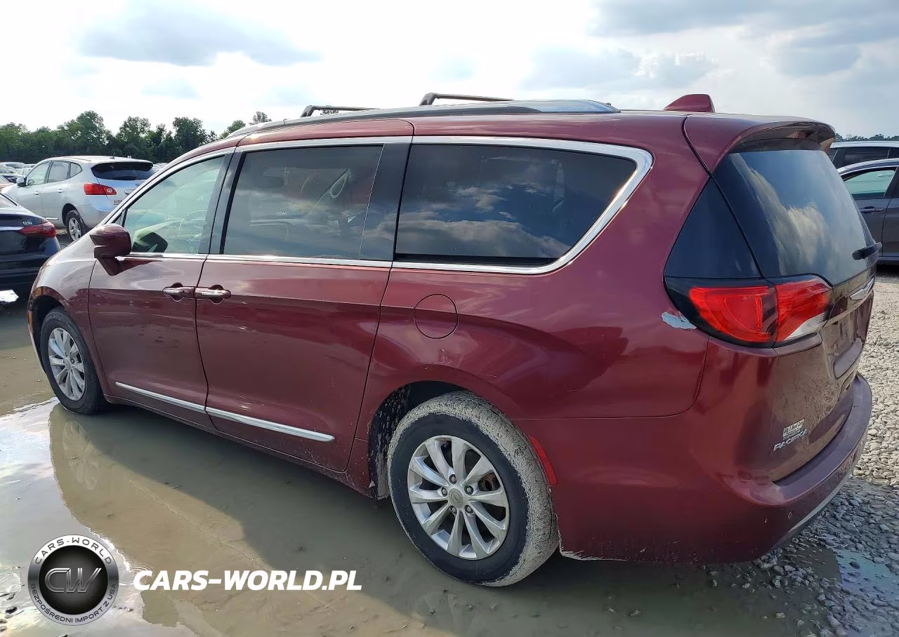 2018 Chrysler Pacifica Touring L VIN:2C4RC1BG6JR246069 - 2