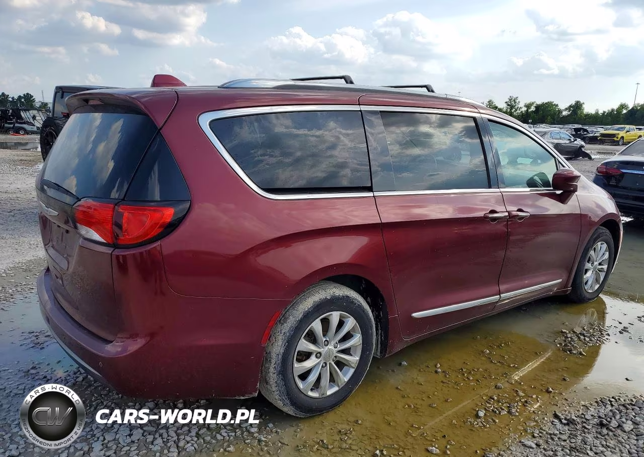 2018 Chrysler Pacifica Touring L VIN:2C4RC1BG6JR246069 - 3