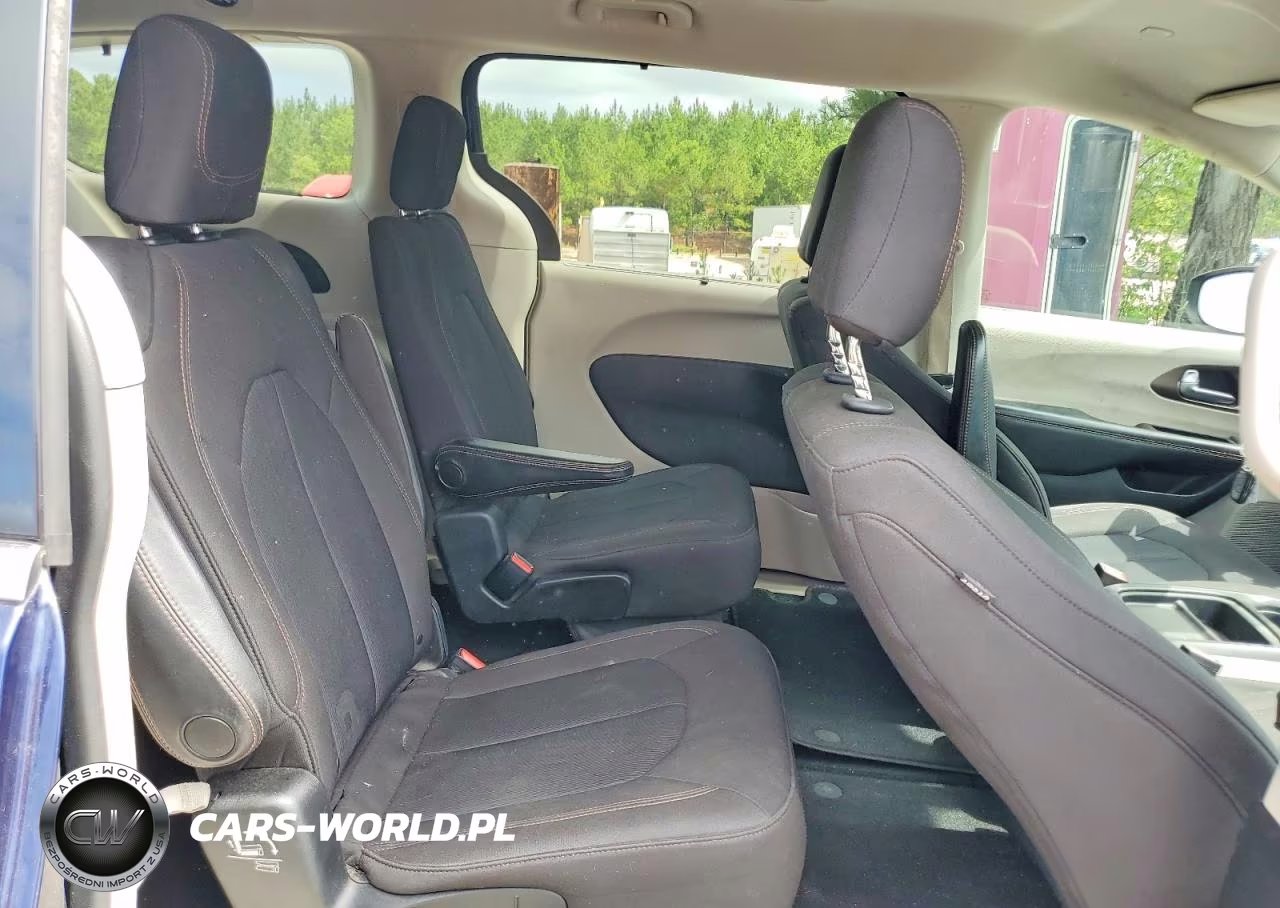 2017 Chrysler Pacifica Touring L VIN:2C4RC1BG9HR778751 - 11