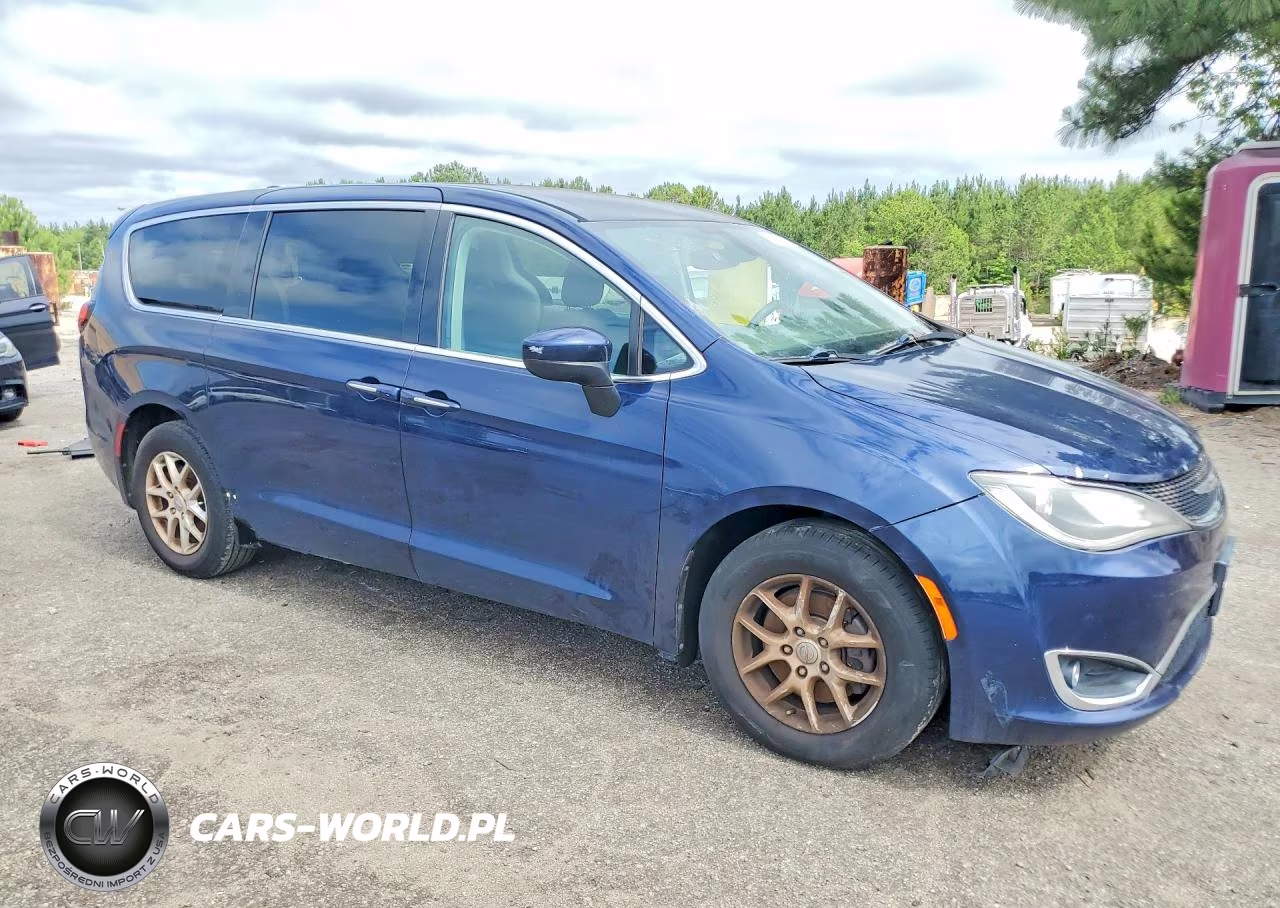 2017 Chrysler Pacifica Touring L VIN:2C4RC1BG9HR778751 - 4