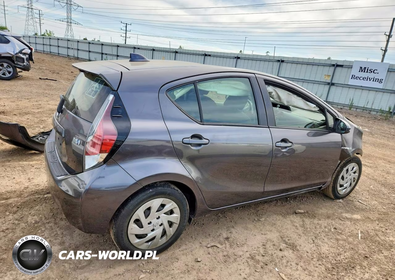 2016 Toyota Prius C Two VIN:JTDKDTB33G1130218 - 3