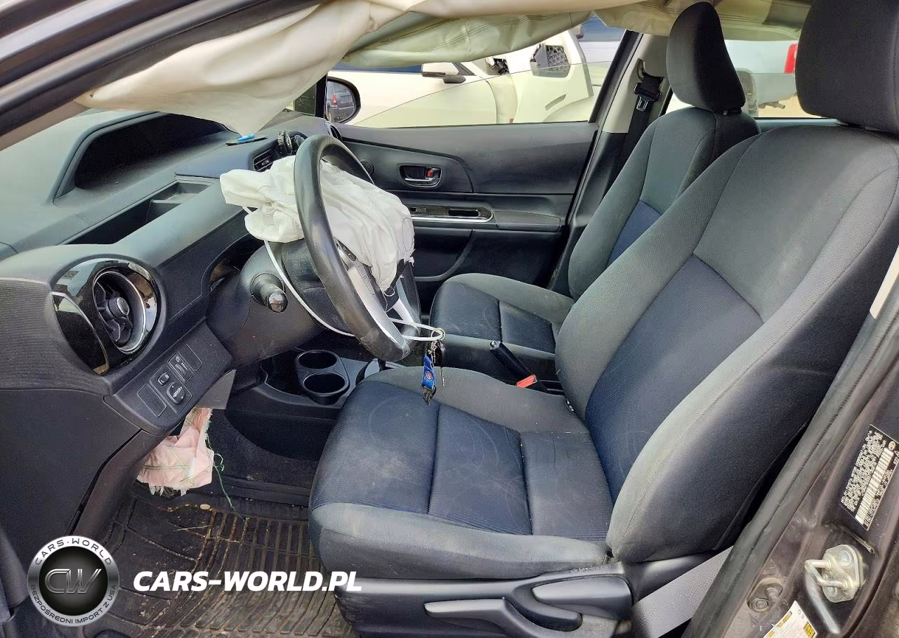 2016 Toyota Prius C Two VIN:JTDKDTB33G1130218 - 7